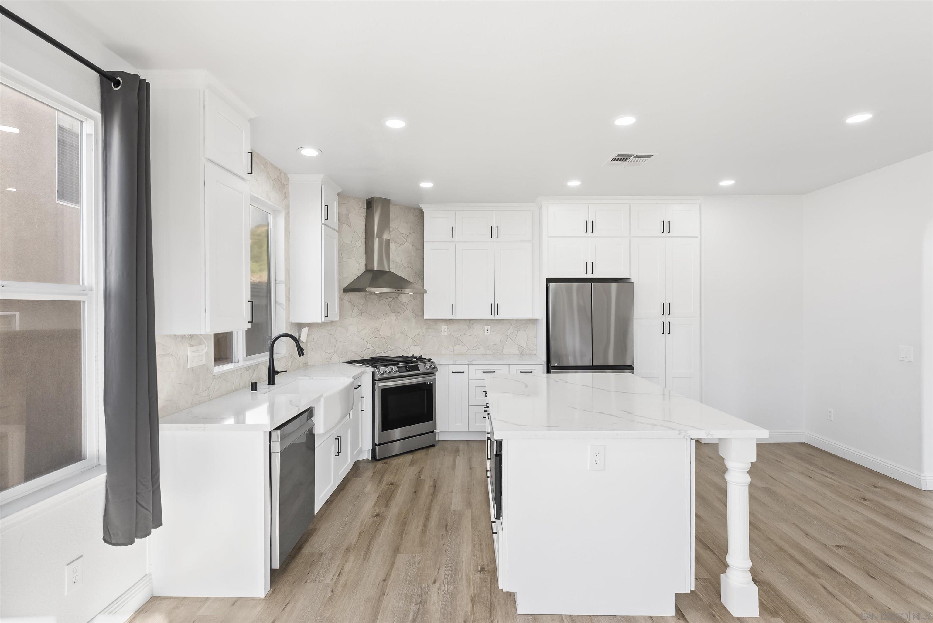 Detail Gallery Image 9 of 31 For 1048  Sunset Crossing Point, San Diego,  CA 92154 - 5 Beds | 3 Baths