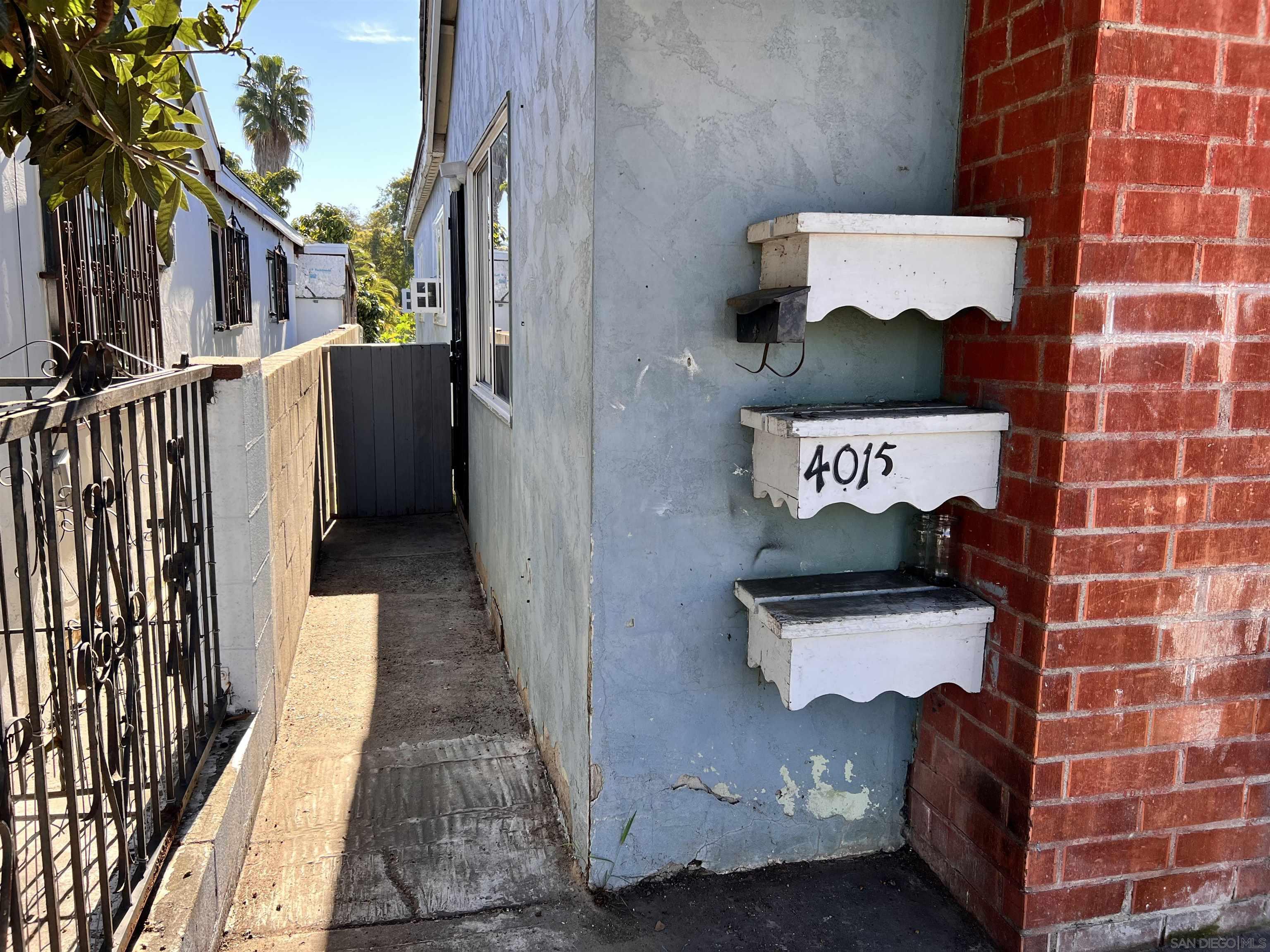 Detail Gallery Image 4 of 15 For 4015  Boston Ave, San Diego,  CA 92113 - 3 Beds | 1 Baths