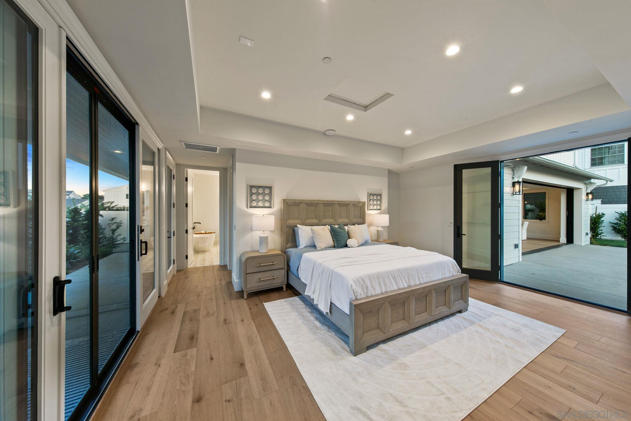 Detail Gallery Image 14 of 37 For 910  Balboa Ave, Coronado,  CA 92118 - 6 Beds | 6/1 Baths