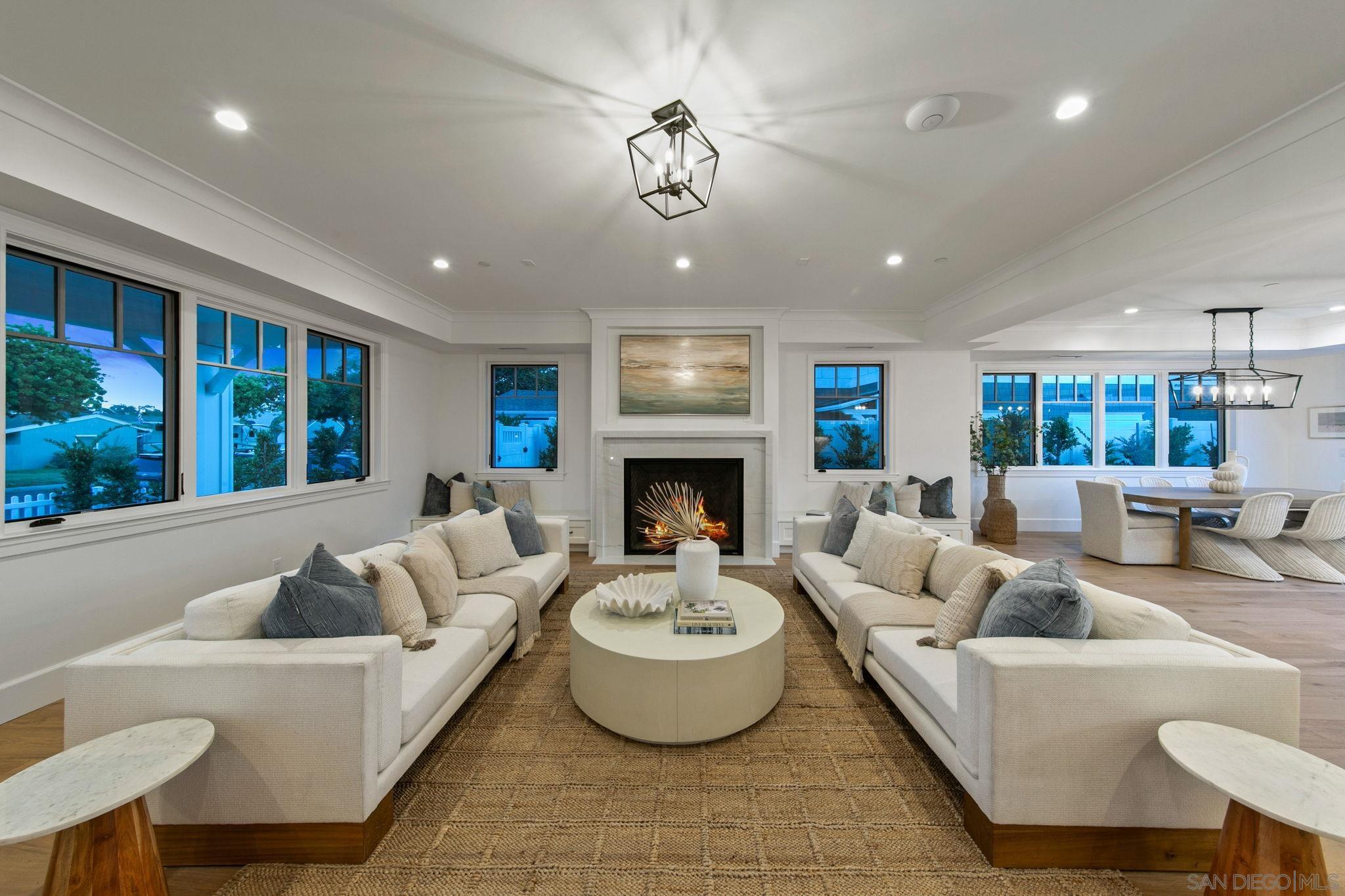 Detail Gallery Image 4 of 37 For 910  Balboa Ave, Coronado,  CA 92118 - 6 Beds | 6/1 Baths