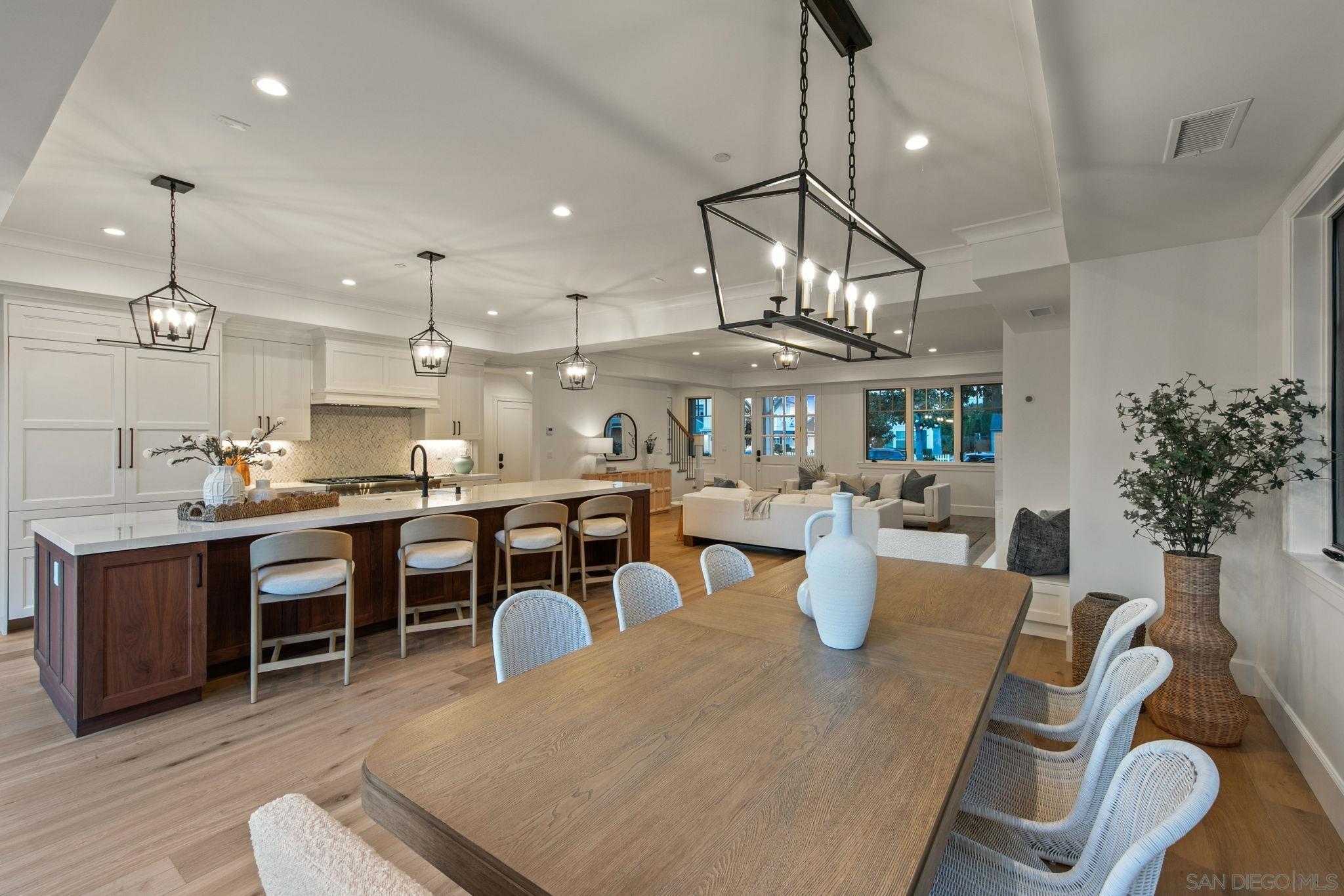 Detail Gallery Image 6 of 37 For 910  Balboa Ave, Coronado,  CA 92118 - 6 Beds | 6/1 Baths