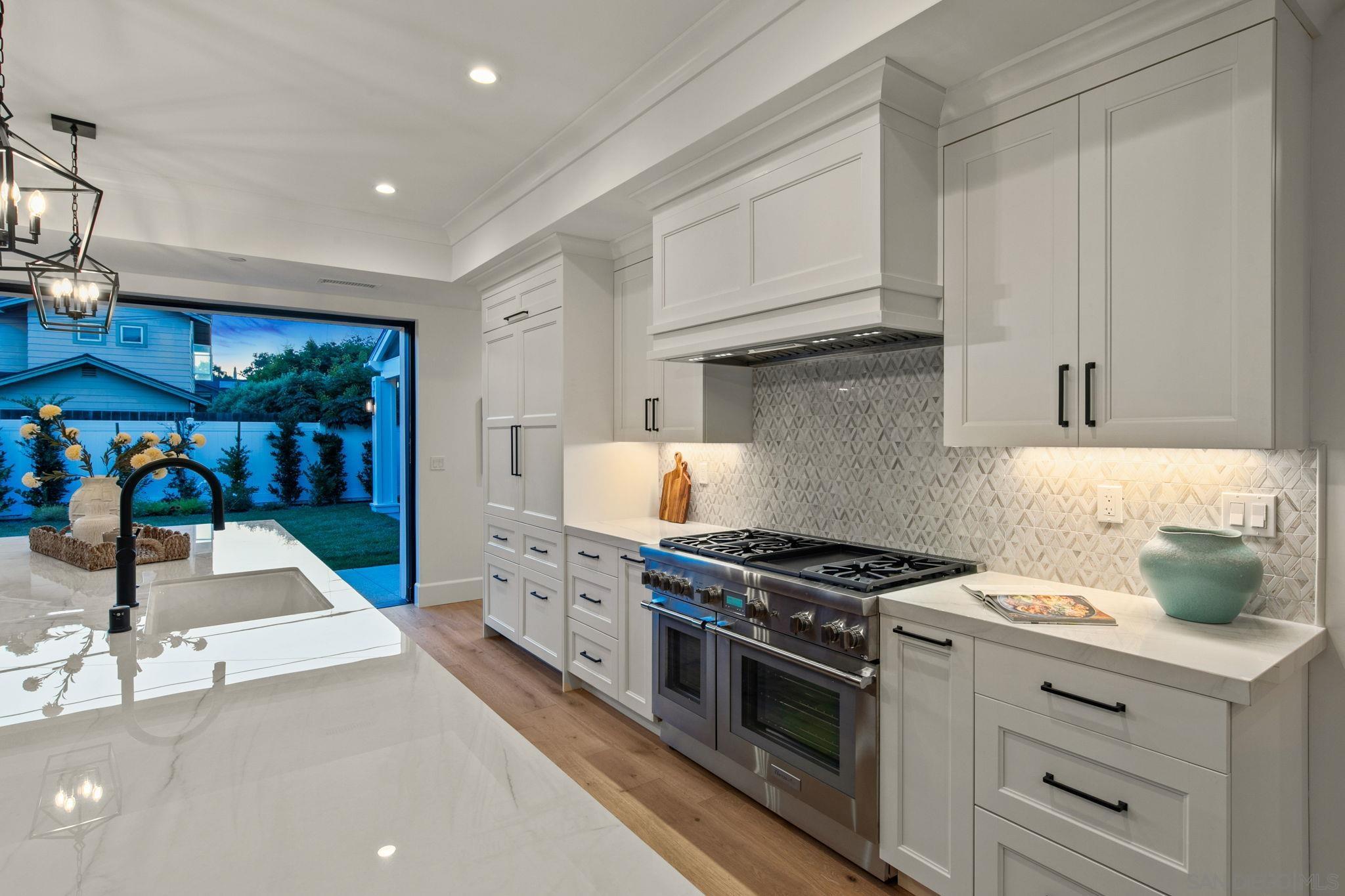 Detail Gallery Image 7 of 37 For 910  Balboa Ave, Coronado,  CA 92118 - 6 Beds | 6/1 Baths