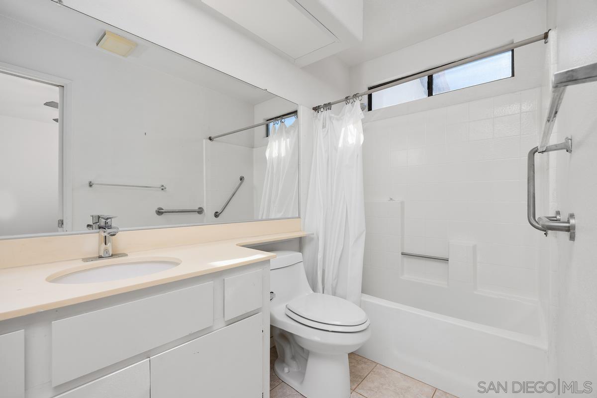 Detail Gallery Image 14 of 24 For 5070  Chalet Dr, Oceanside,  CA 92057 - 4 Beds | 3 Baths