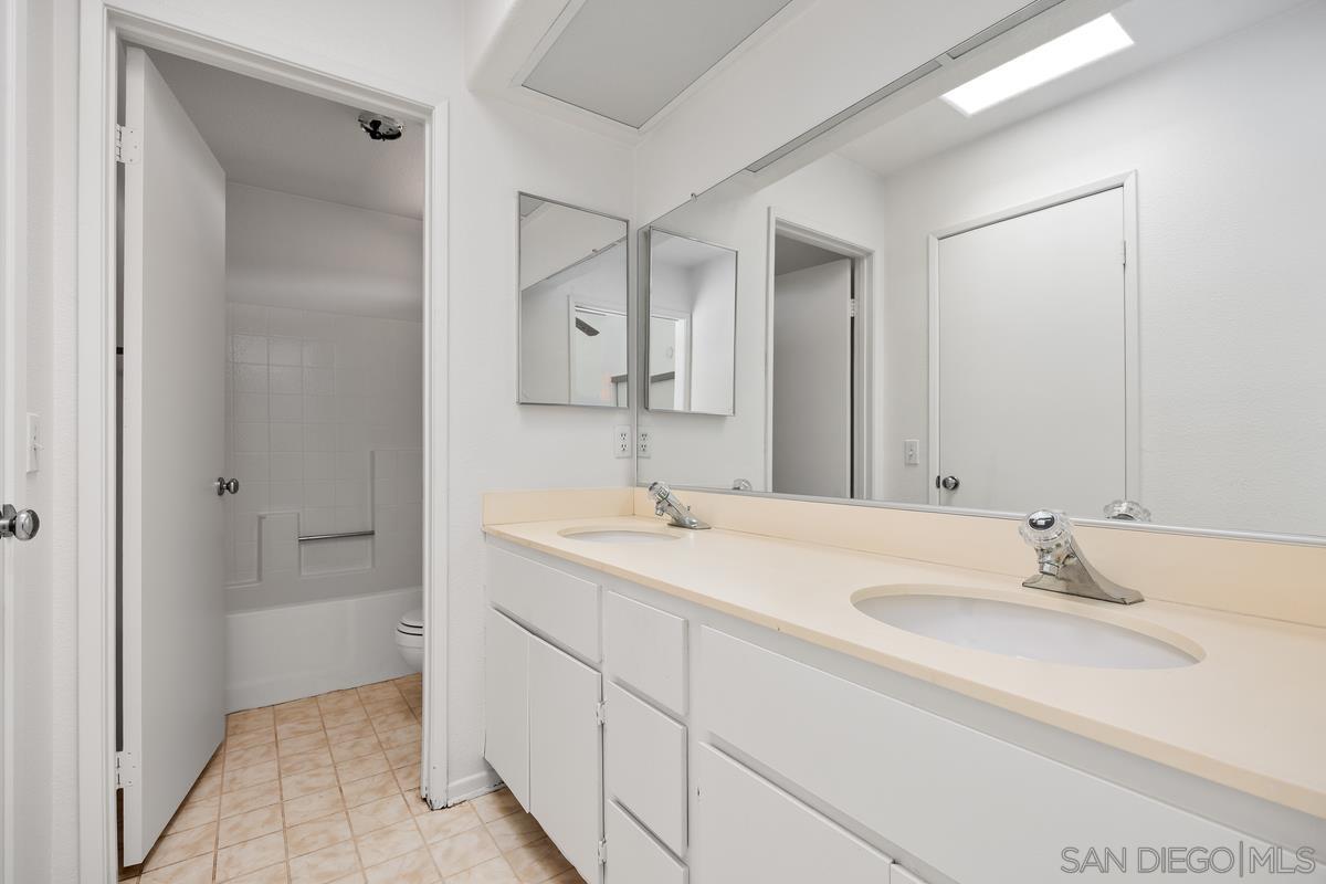 Detail Gallery Image 18 of 24 For 5070  Chalet Dr, Oceanside,  CA 92057 - 4 Beds | 3 Baths