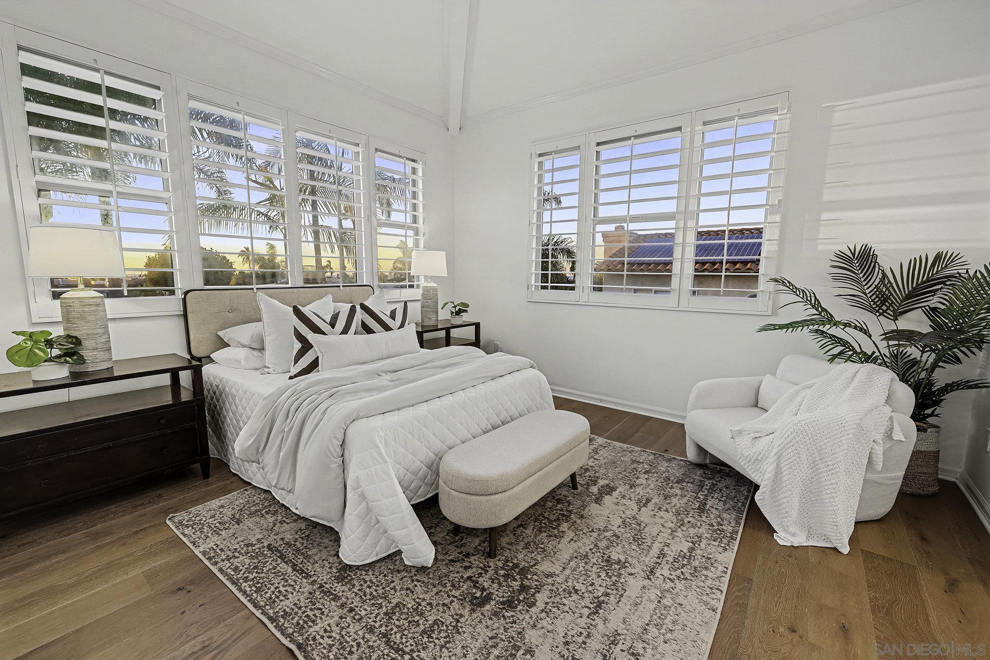 Detail Gallery Image 11 of 39 For 7355  Fay Avenue, La Jolla,  CA 92037 - 4 Beds | 3/1 Baths