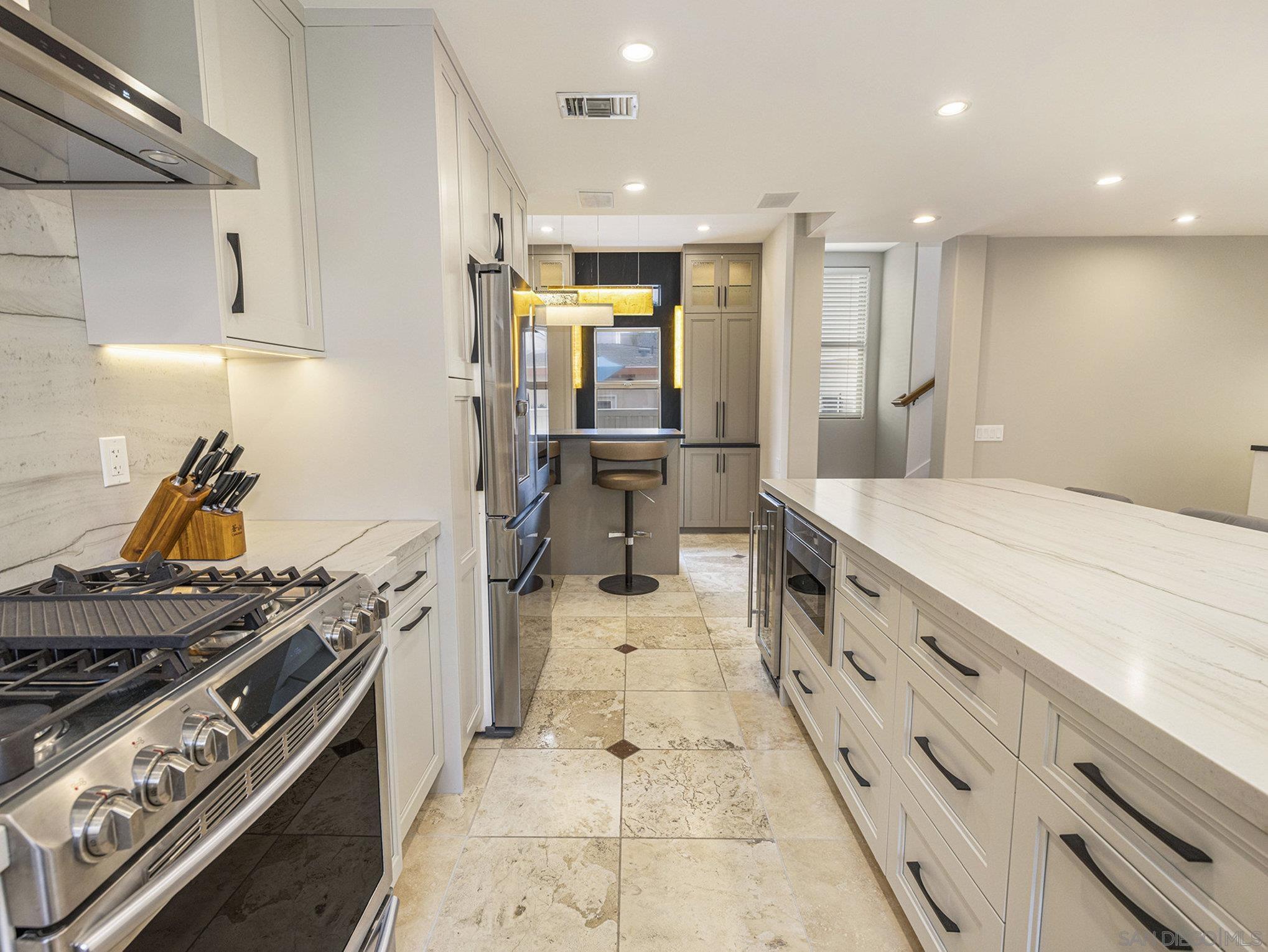 Detail Gallery Image 12 of 41 For 7355  Fay Avenue, La Jolla,  CA 92037 - 4 Beds | 3/1 Baths