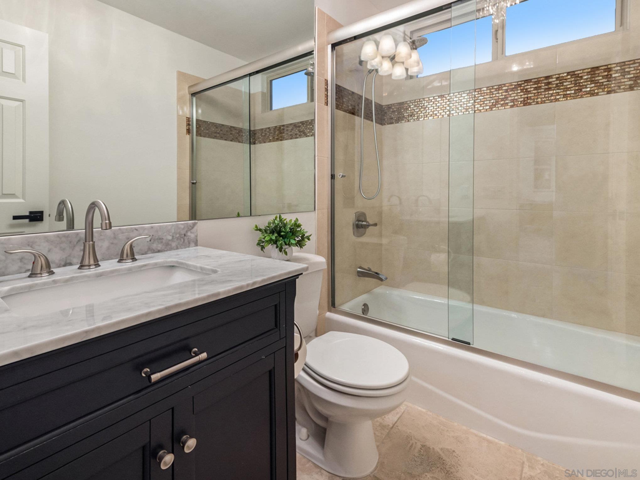 Detail Gallery Image 19 of 39 For 7355  Fay Avenue, La Jolla,  CA 92037 - 4 Beds | 3/1 Baths