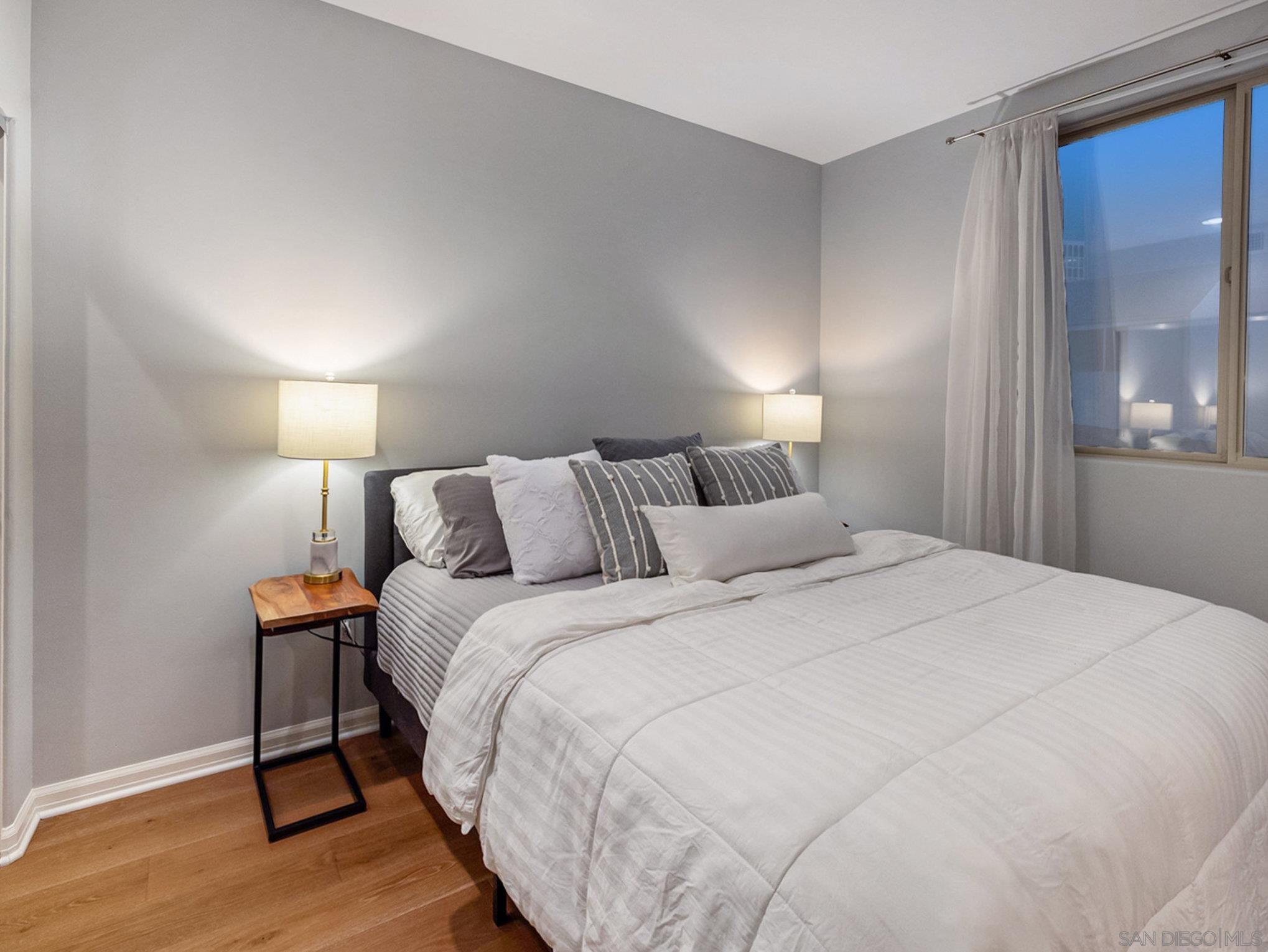 Detail Gallery Image 20 of 41 For 7355  Fay Avenue, La Jolla,  CA 92037 - 4 Beds | 3/1 Baths