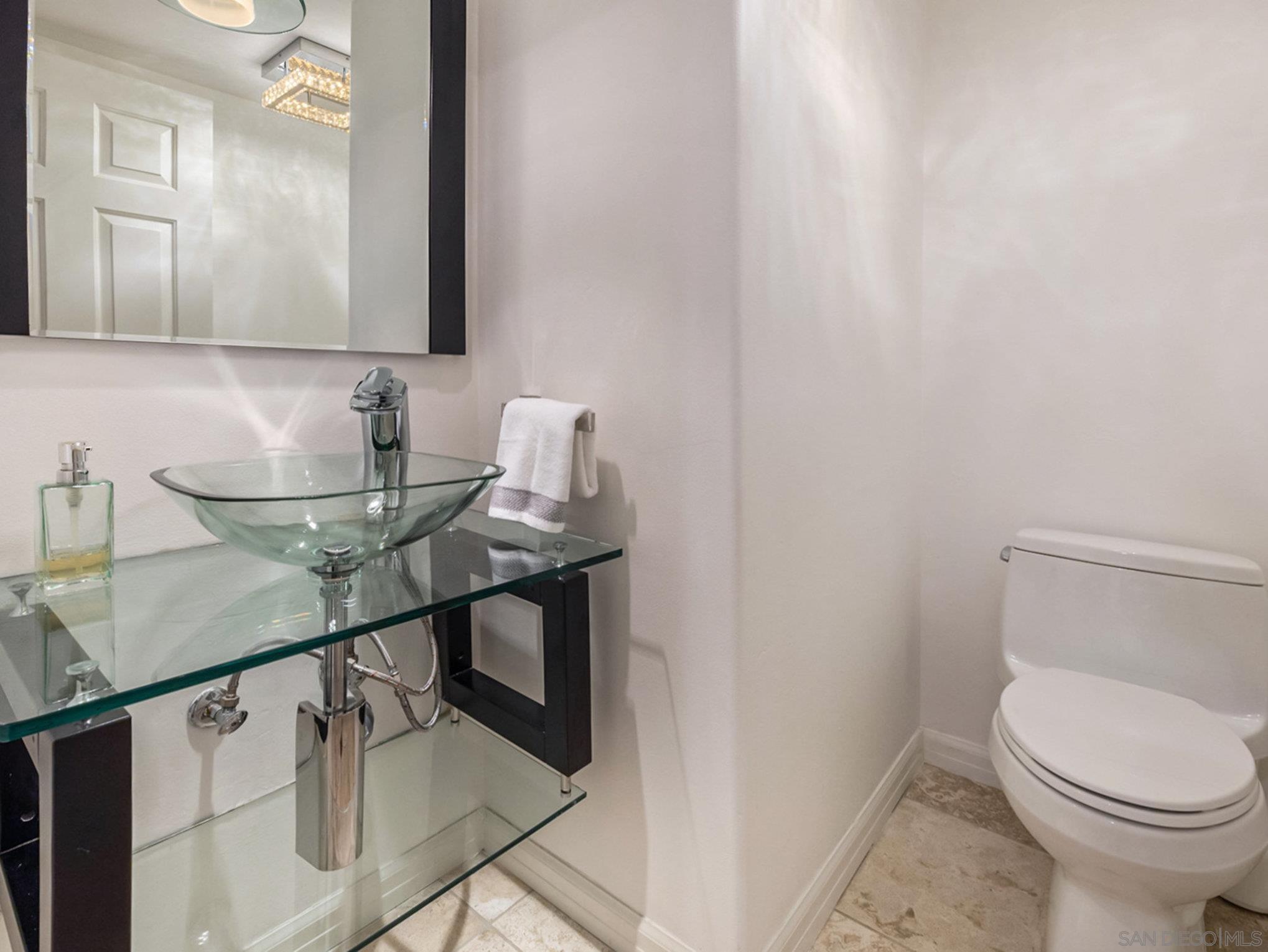 Detail Gallery Image 23 of 41 For 7355  Fay Avenue, La Jolla,  CA 92037 - 4 Beds | 3/1 Baths