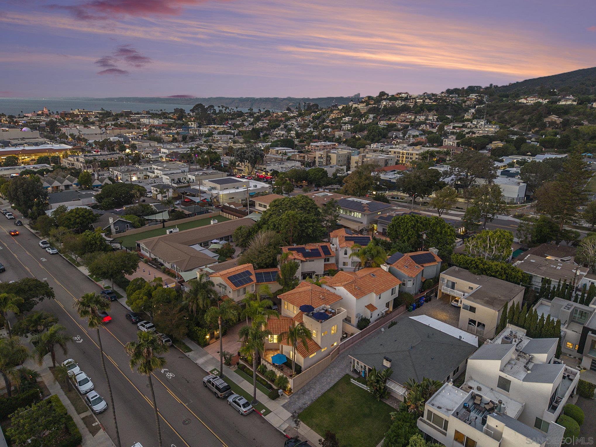 Detail Gallery Image 29 of 39 For 7355  Fay Avenue, La Jolla,  CA 92037 - 4 Beds | 3/1 Baths