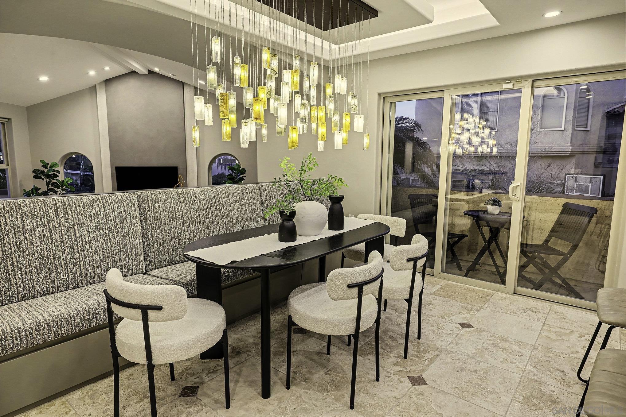 Detail Gallery Image 4 of 39 For 7355  Fay Avenue, La Jolla,  CA 92037 - 4 Beds | 3/1 Baths