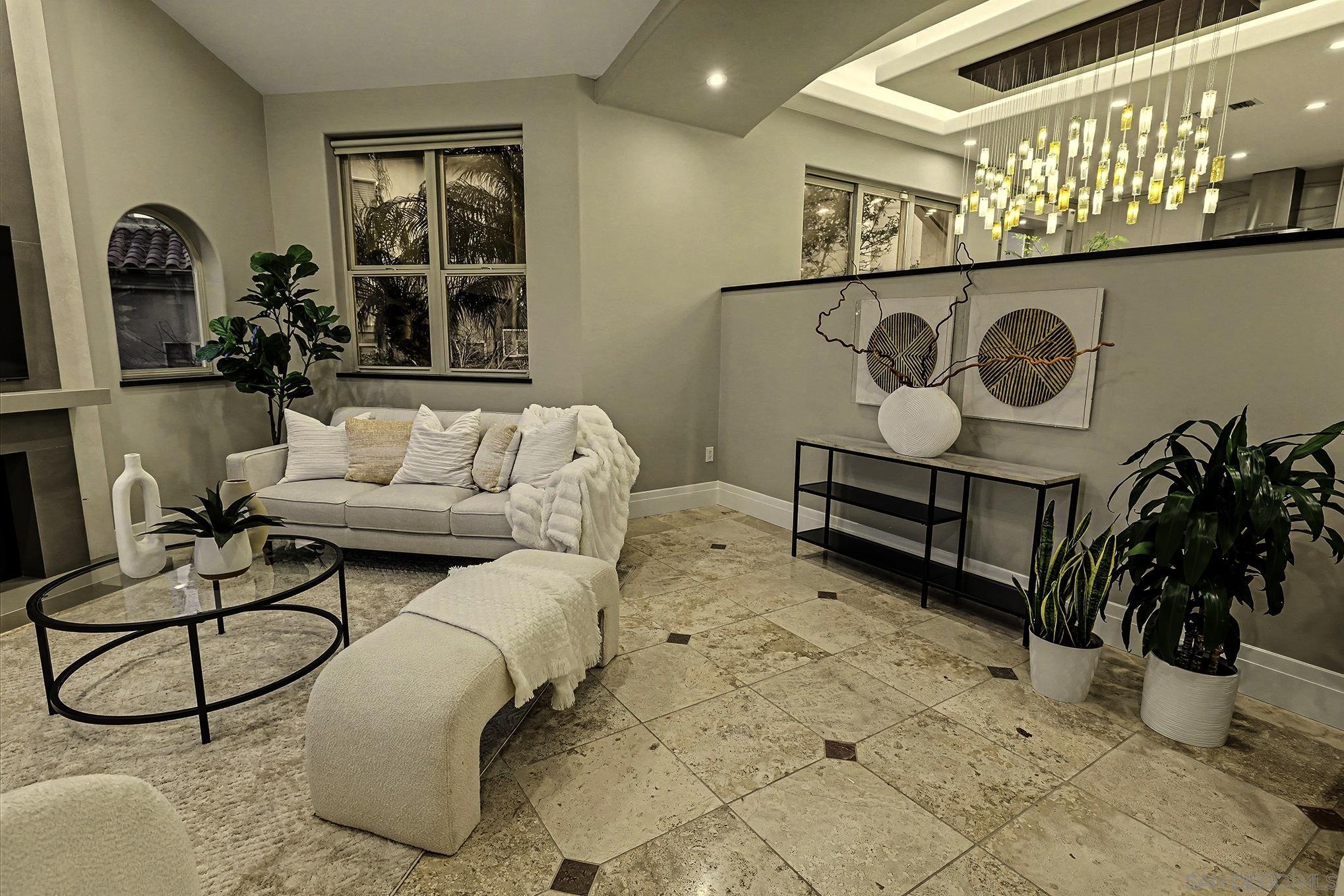 Detail Gallery Image 6 of 39 For 7355  Fay Avenue, La Jolla,  CA 92037 - 4 Beds | 3/1 Baths