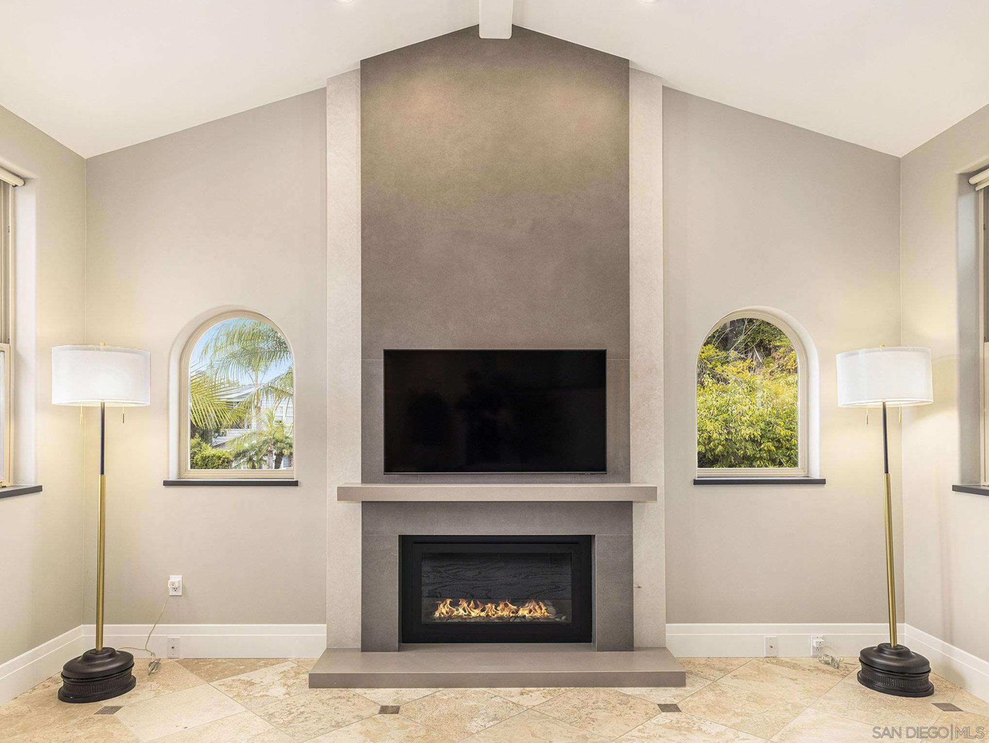 Detail Gallery Image 7 of 41 For 7355  Fay Avenue, La Jolla,  CA 92037 - 4 Beds | 3/1 Baths