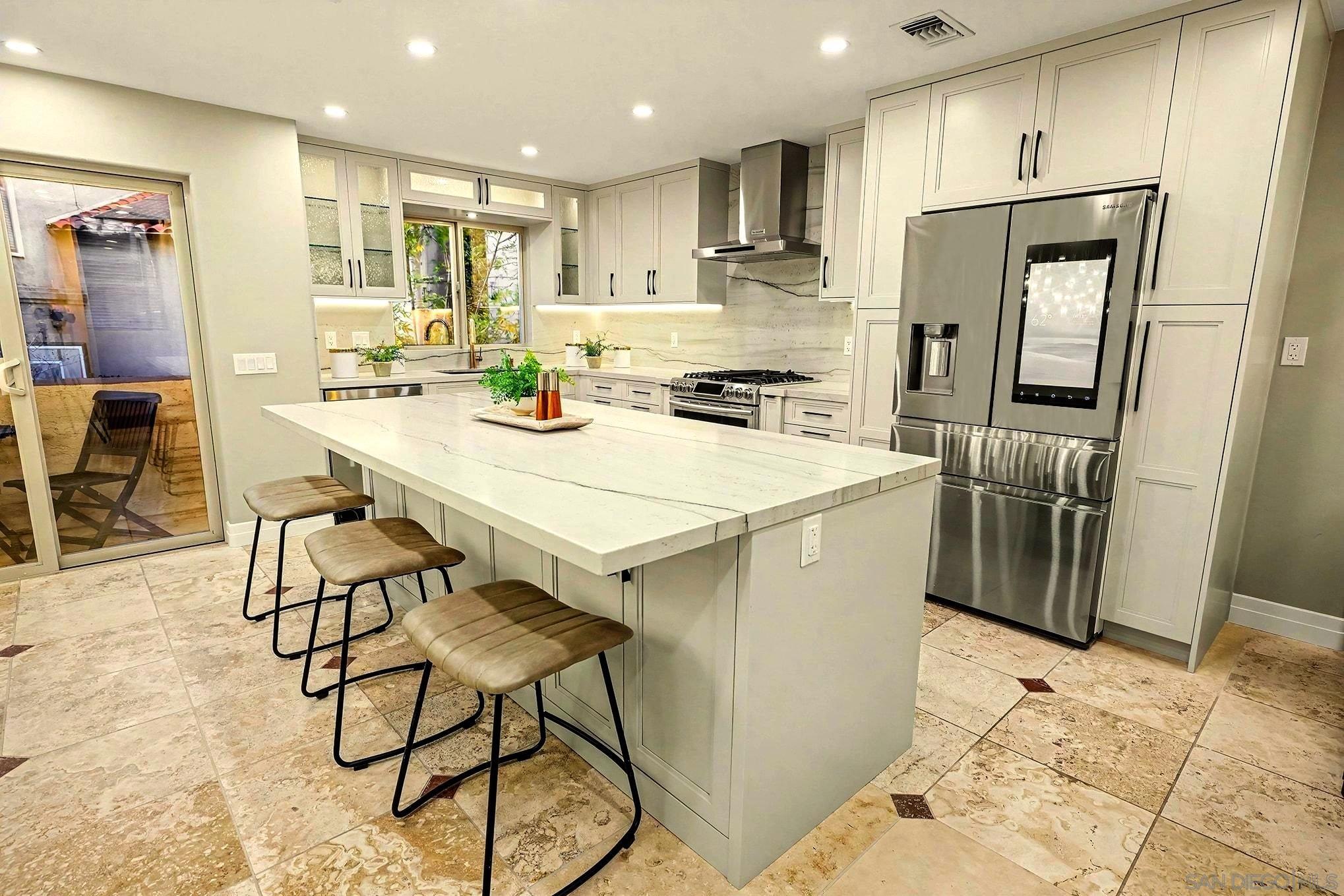 Detail Gallery Image 7 of 39 For 7355  Fay Avenue, La Jolla,  CA 92037 - 4 Beds | 3/1 Baths