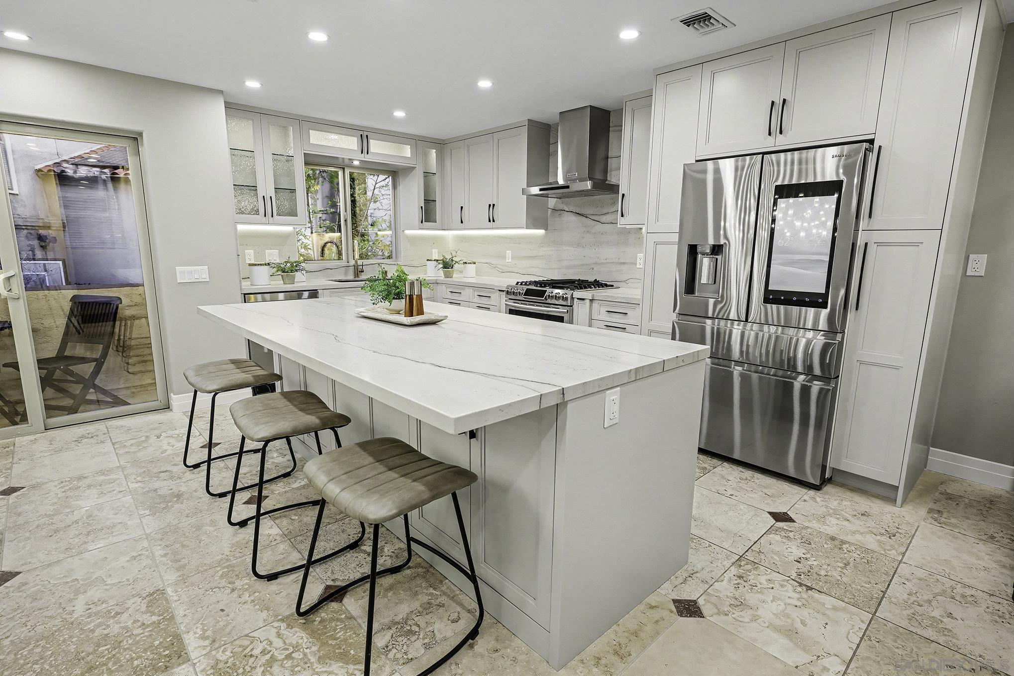 Detail Gallery Image 8 of 41 For 7355  Fay Avenue, La Jolla,  CA 92037 - 4 Beds | 3/1 Baths