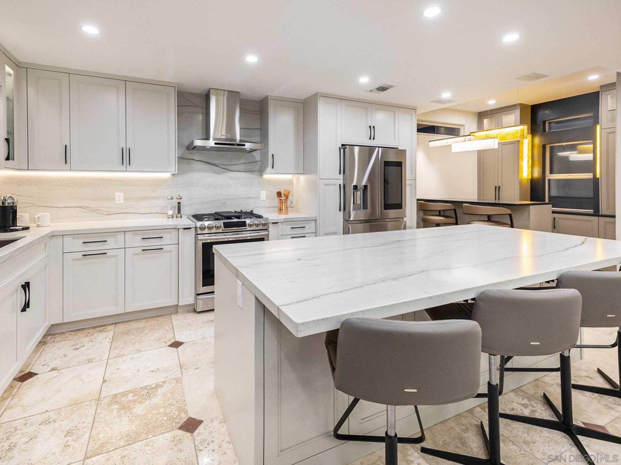 Detail Gallery Image 9 of 41 For 7355  Fay Avenue, La Jolla,  CA 92037 - 4 Beds | 3/1 Baths