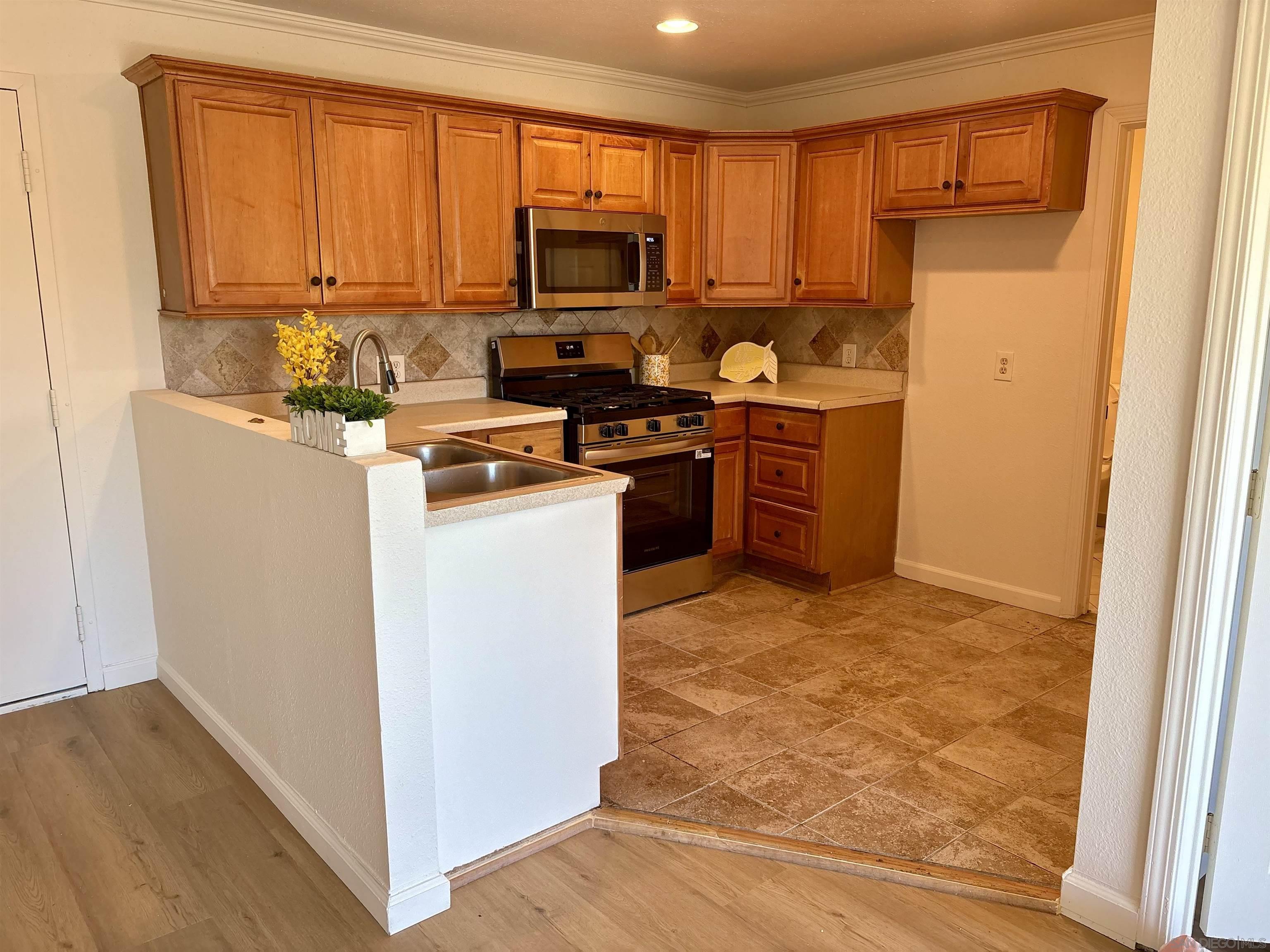 Detail Gallery Image 4 of 12 For 3029  Broadway  #9,  San Diego,  CA 92102 - 1 Beds | 1 Baths