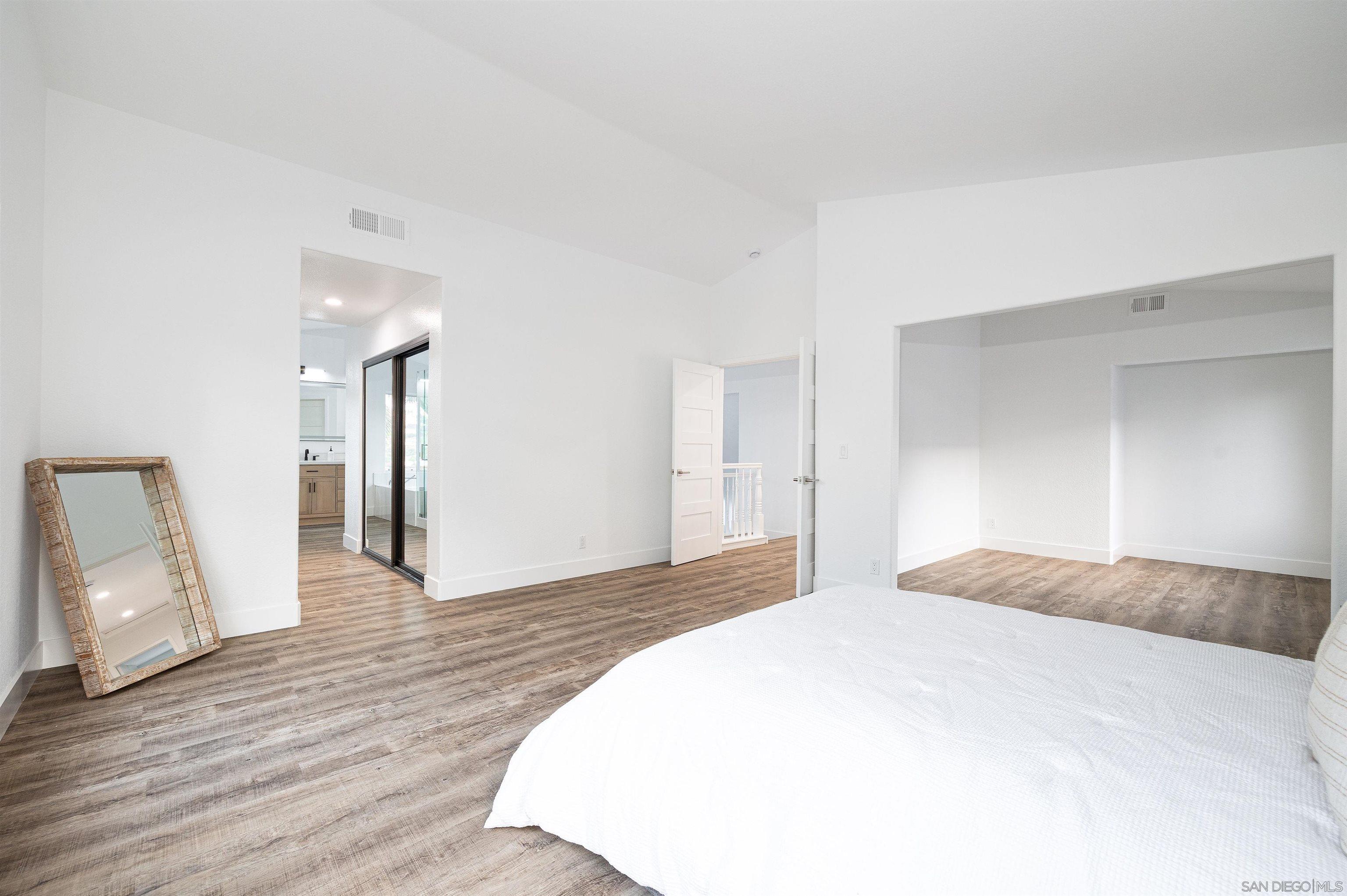 Detail Gallery Image 12 of 37 For 2318  via Villegas, Carlsbad,  CA 92009 - 5 Beds | 3 Baths