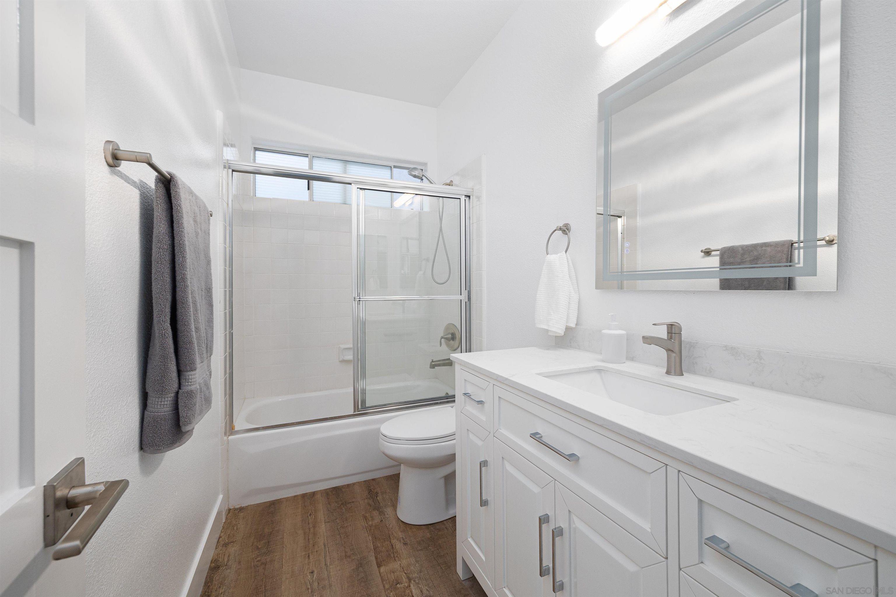 Detail Gallery Image 16 of 37 For 2318  via Villegas, Carlsbad,  CA 92009 - 5 Beds | 3 Baths