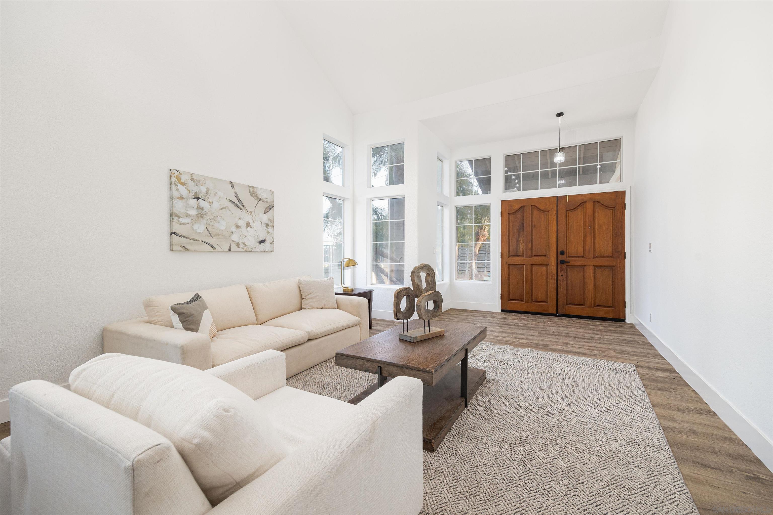 Detail Gallery Image 4 of 37 For 2318  via Villegas, Carlsbad,  CA 92009 - 5 Beds | 3 Baths