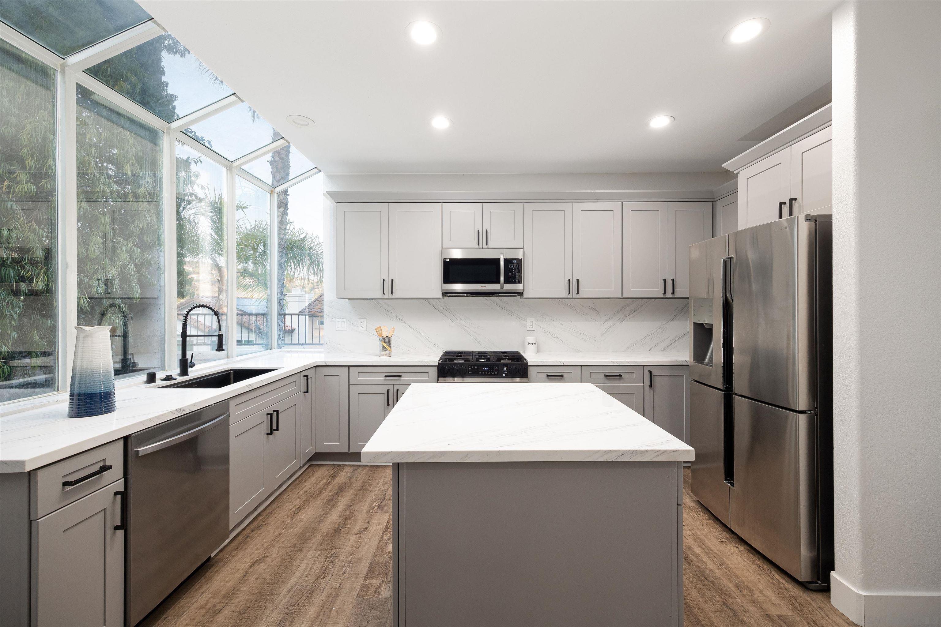 Detail Gallery Image 6 of 37 For 2318  via Villegas, Carlsbad,  CA 92009 - 5 Beds | 3 Baths