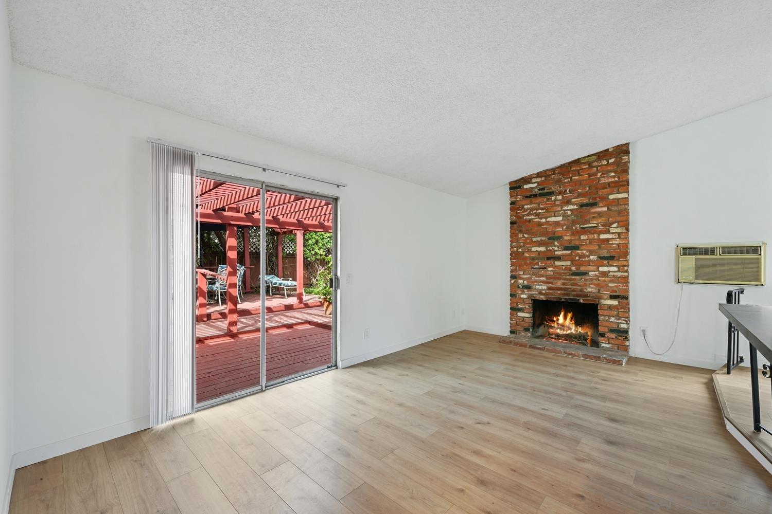 Detail Gallery Image 12 of 24 For 2050  Oak Hill Dr, Escondido,  CA 92027 - 3 Beds | 2 Baths