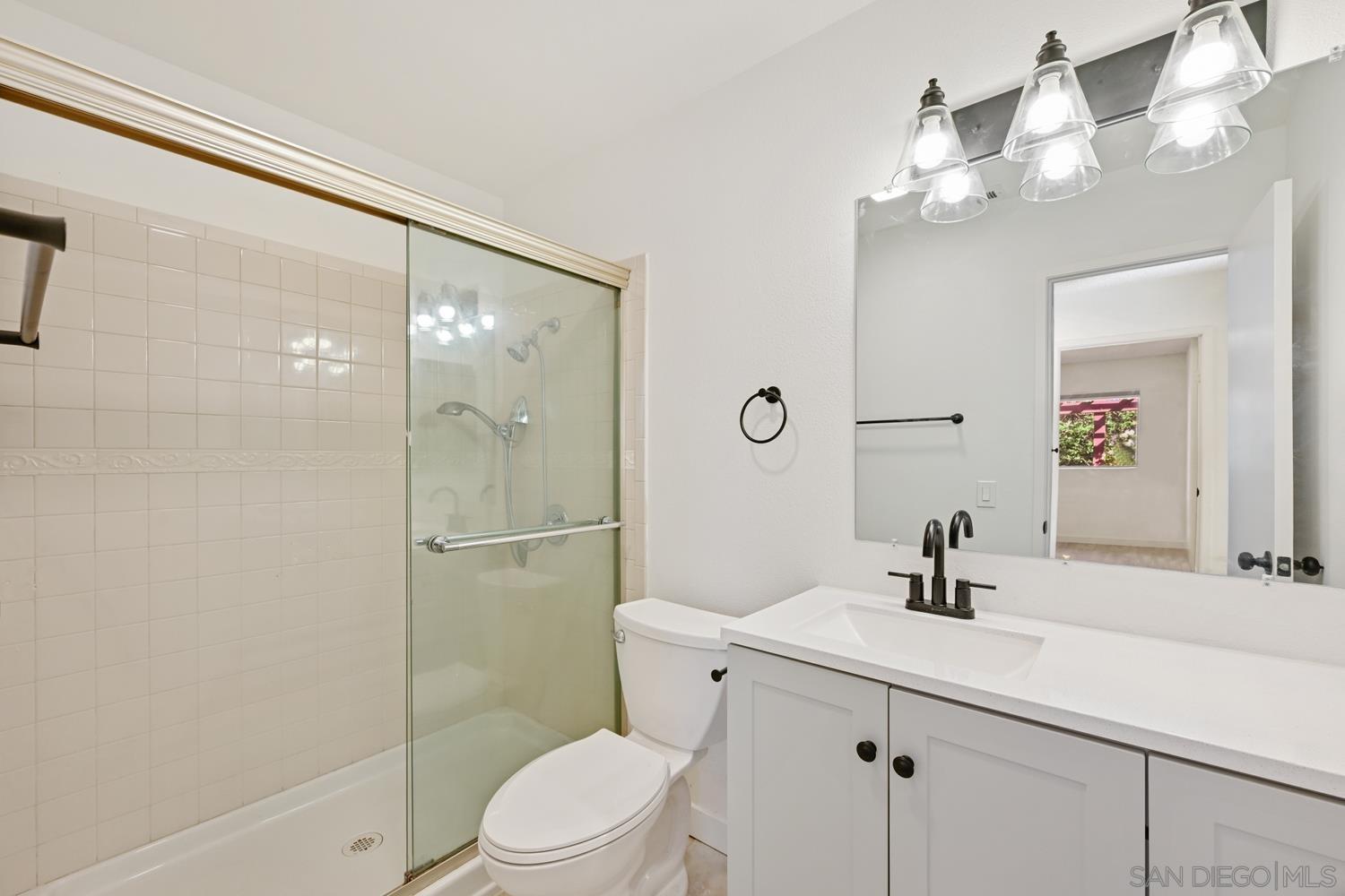 Detail Gallery Image 18 of 24 For 2050  Oak Hill Dr, Escondido,  CA 92027 - 3 Beds | 2 Baths