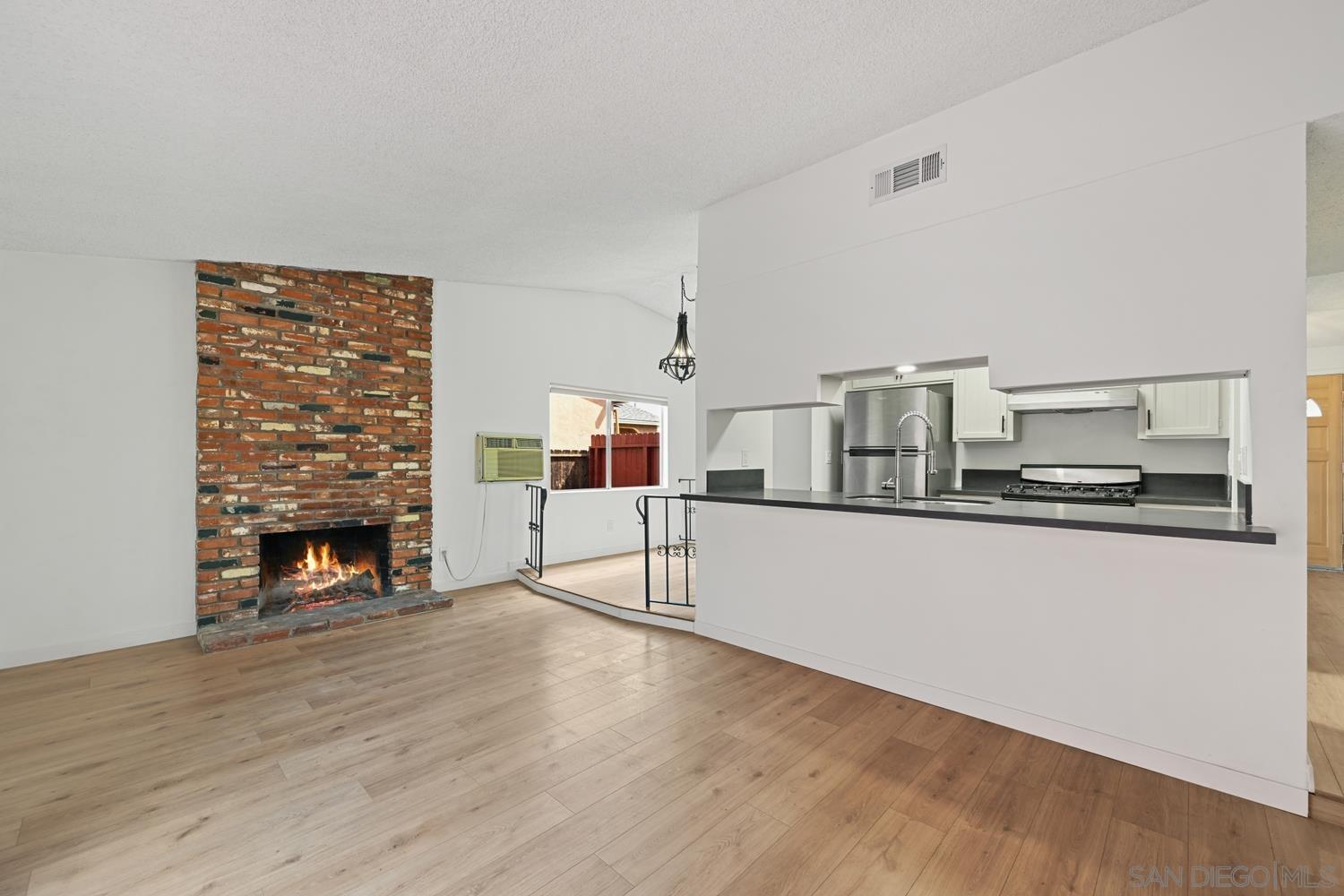 Detail Gallery Image 10 of 24 For 2050  Oak Hill Dr, Escondido,  CA 92027 - 3 Beds | 2 Baths