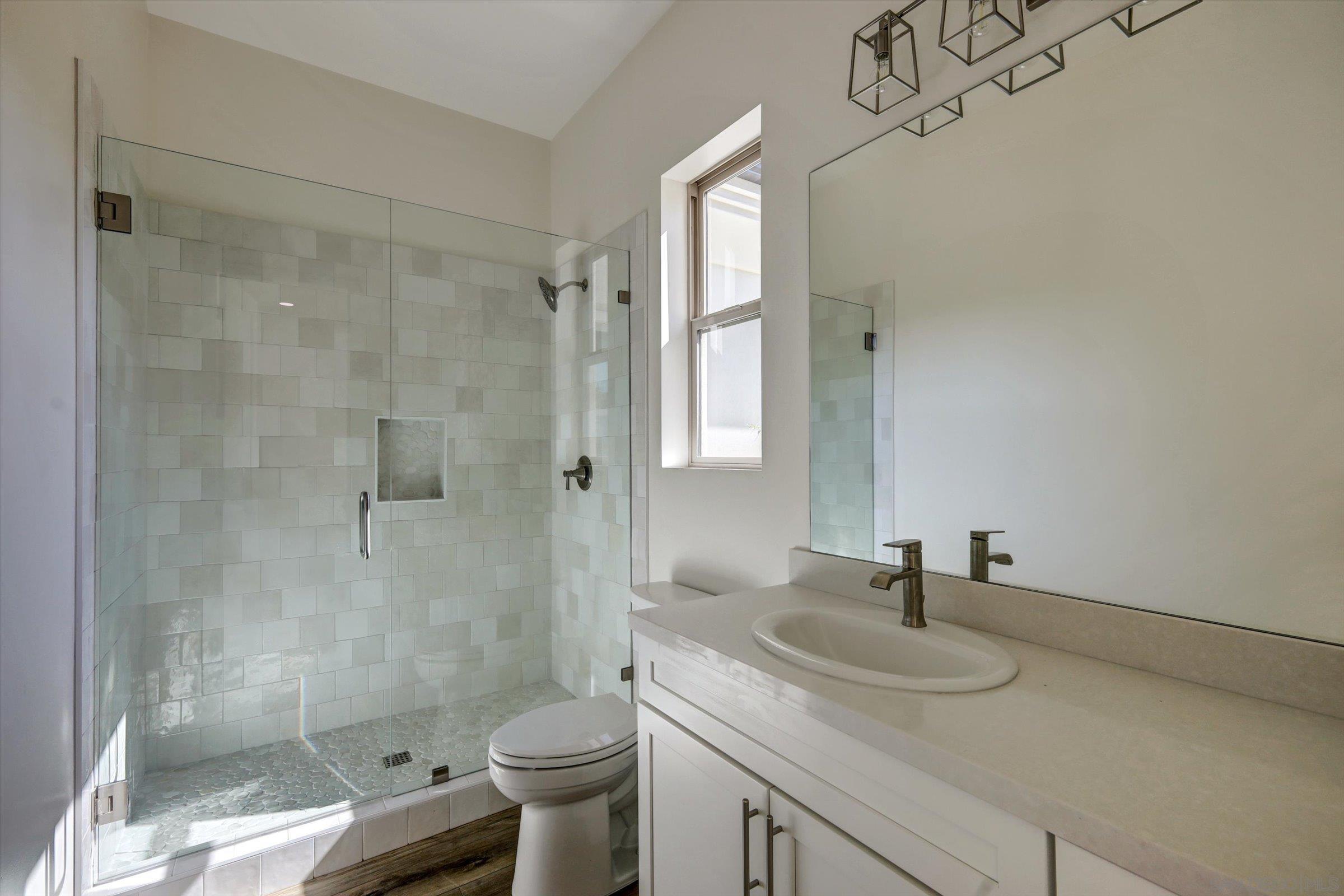 Detail Gallery Image 12 of 22 For 5808  Lake Vista Dr., Bonsall,  CA 92003 - 4 Beds | 4/1 Baths