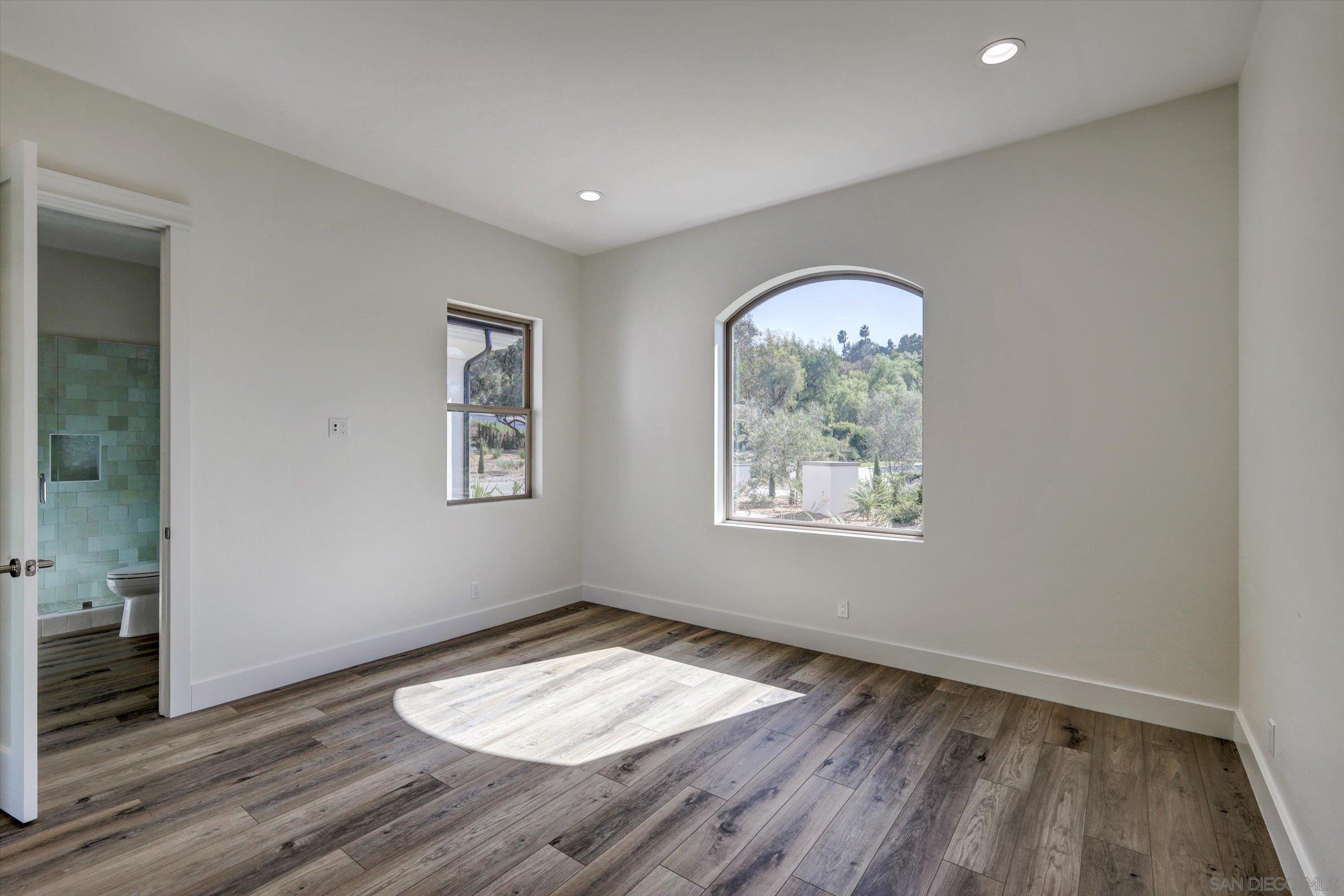 Detail Gallery Image 13 of 22 For 5808  Lake Vista Dr., Bonsall,  CA 92003 - 4 Beds | 4/1 Baths
