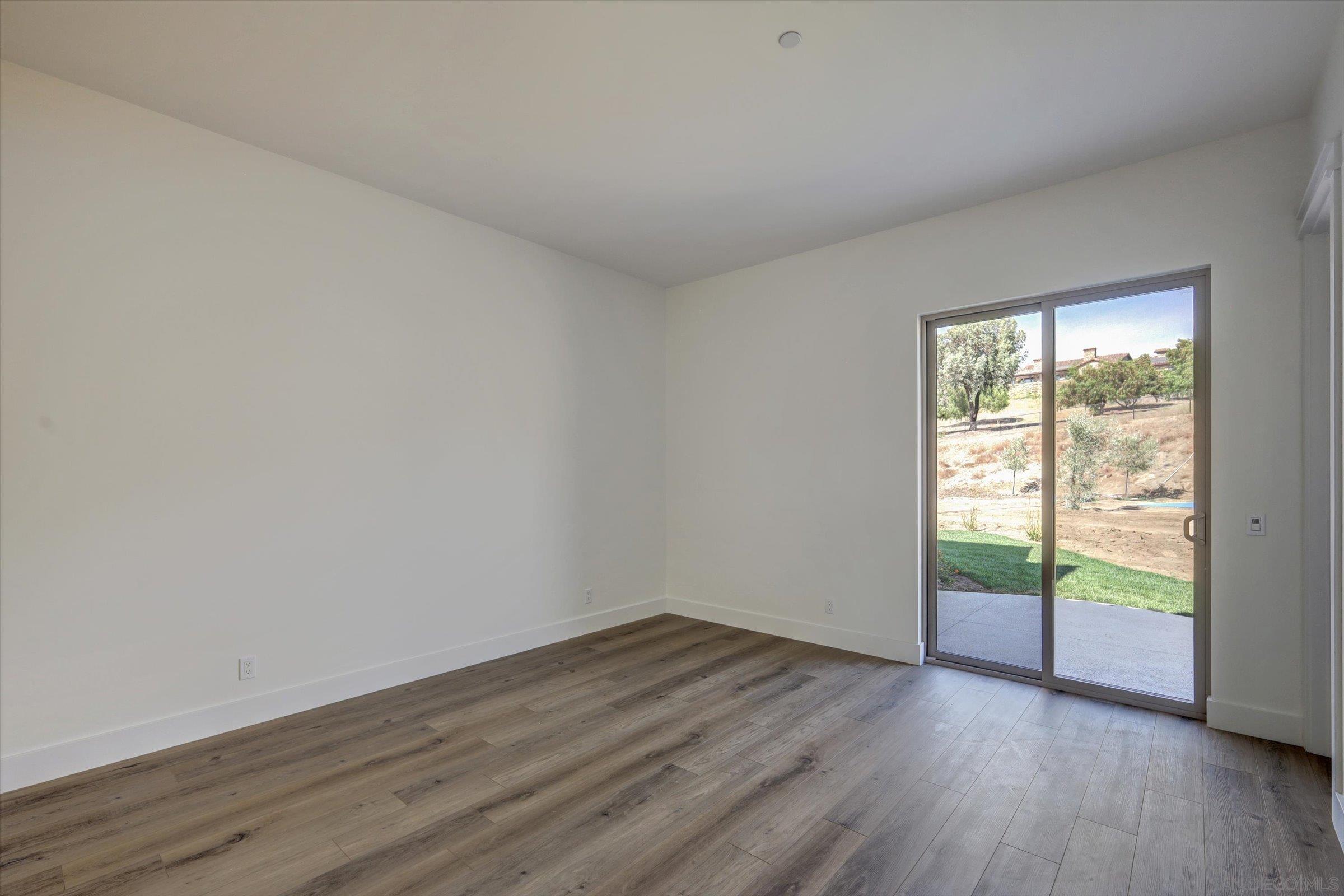 Detail Gallery Image 8 of 22 For 5808  Lake Vista Dr., Bonsall,  CA 92003 - 4 Beds | 4/1 Baths