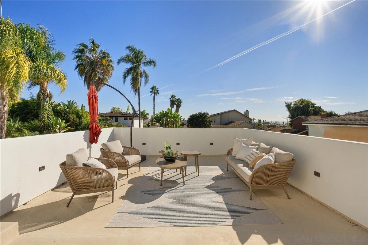 Detail Gallery Image 14 of 47 For 819  Van Nuys St, San Diego,  CA 92109 - 5 Beds | 3/1 Baths