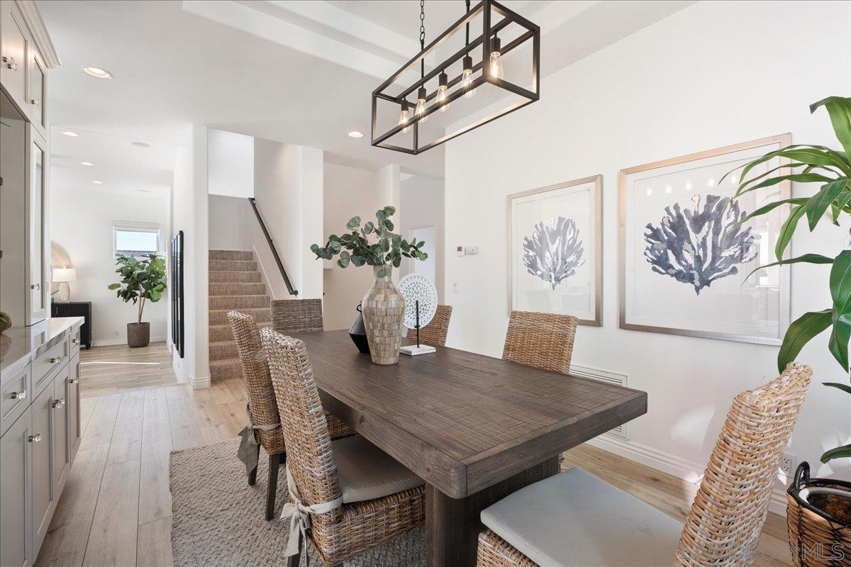 Detail Gallery Image 16 of 47 For 819  Van Nuys St, San Diego,  CA 92109 - 5 Beds | 3/1 Baths