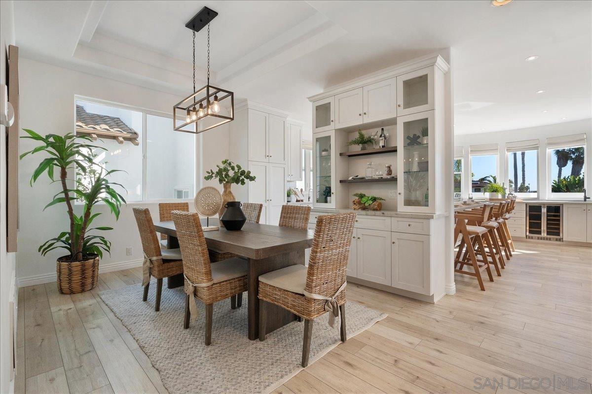 Detail Gallery Image 17 of 47 For 819  Van Nuys St, San Diego,  CA 92109 - 5 Beds | 3/1 Baths