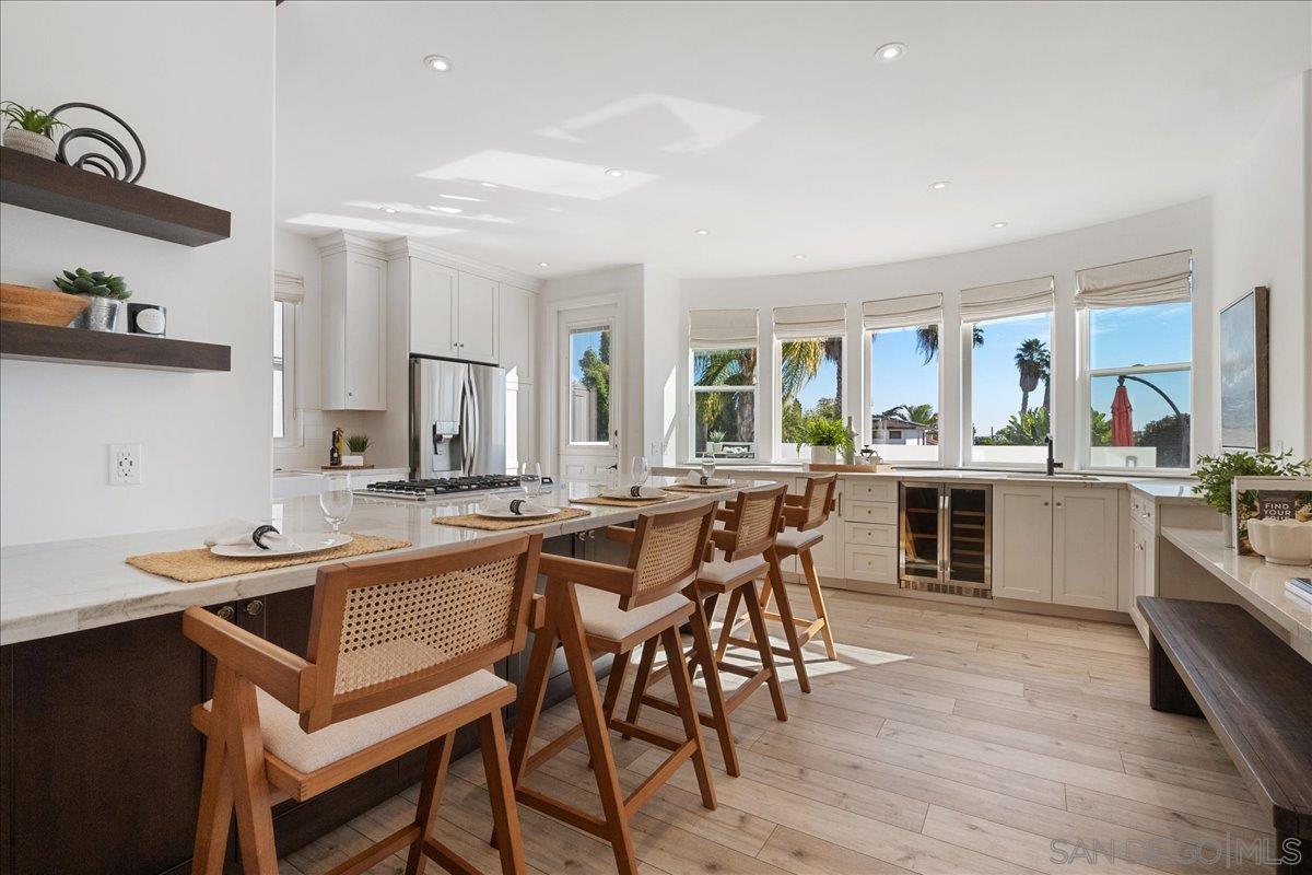 Detail Gallery Image 18 of 47 For 819  Van Nuys St, San Diego,  CA 92109 - 5 Beds | 3/1 Baths