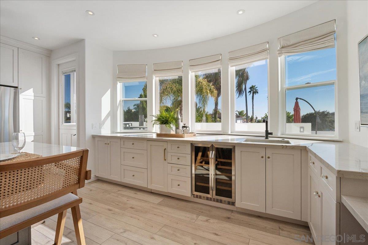 Detail Gallery Image 19 of 47 For 819  Van Nuys St, San Diego,  CA 92109 - 5 Beds | 3/1 Baths