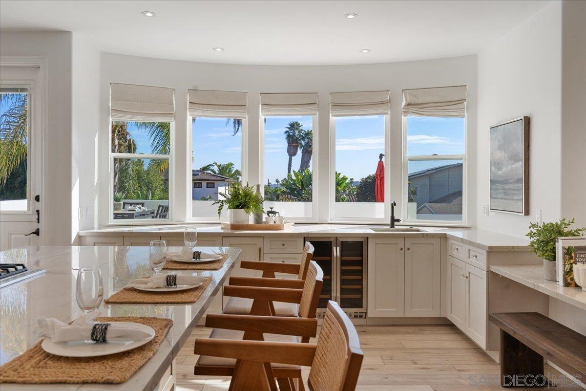 Detail Gallery Image 20 of 47 For 819  Van Nuys St, San Diego,  CA 92109 - 5 Beds | 3/1 Baths