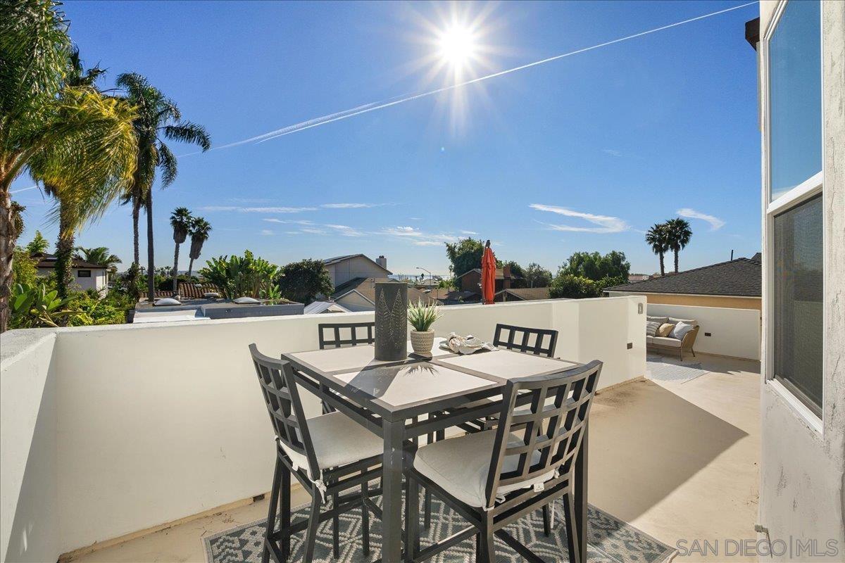 Detail Gallery Image 25 of 47 For 819  Van Nuys St, San Diego,  CA 92109 - 5 Beds | 3/1 Baths