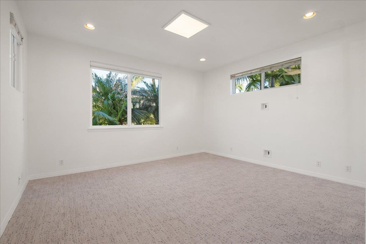 Detail Gallery Image 26 of 47 For 819  Van Nuys St, San Diego,  CA 92109 - 5 Beds | 3/1 Baths