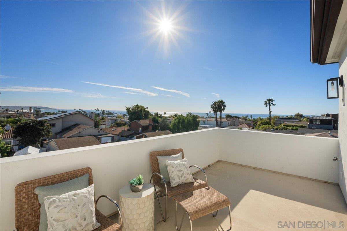 Detail Gallery Image 30 of 47 For 819  Van Nuys St, San Diego,  CA 92109 - 5 Beds | 3/1 Baths