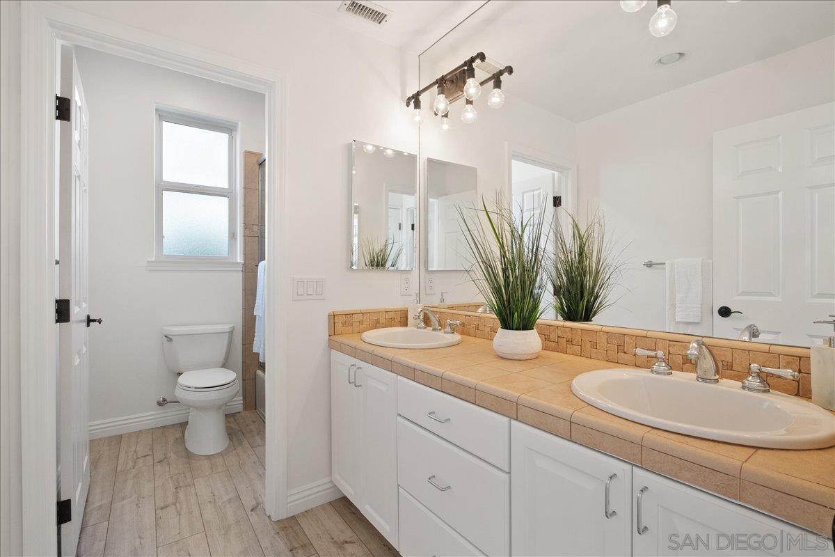 Detail Gallery Image 32 of 47 For 819  Van Nuys St, San Diego,  CA 92109 - 5 Beds | 3/1 Baths