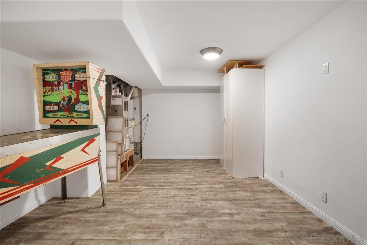 Detail Gallery Image 38 of 47 For 819  Van Nuys St, San Diego,  CA 92109 - 5 Beds | 3/1 Baths