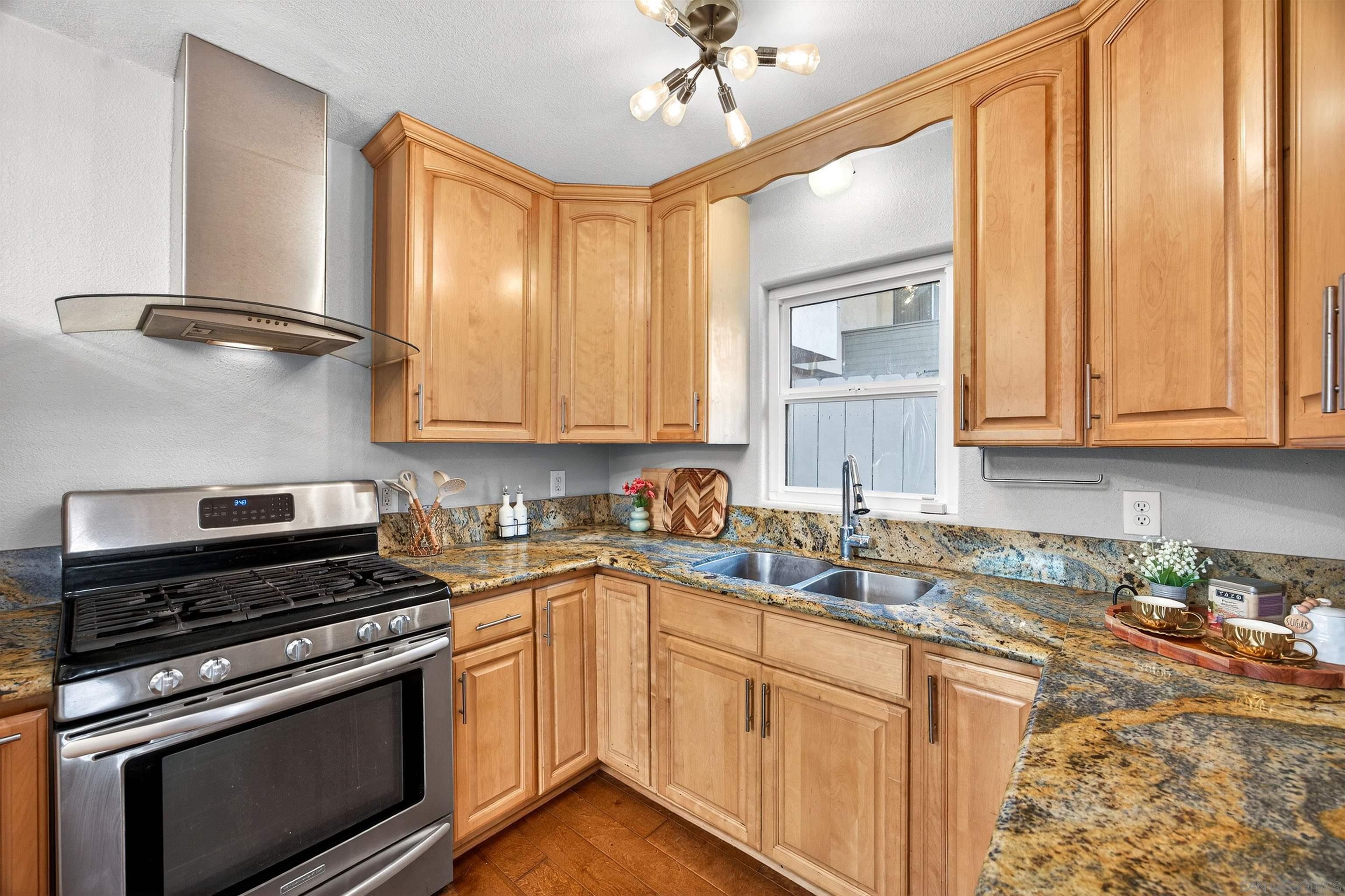 Detail Gallery Image 9 of 39 For 530  11th St, Imperial Beach,  CA 91932 - 2 Beds | 1 Baths