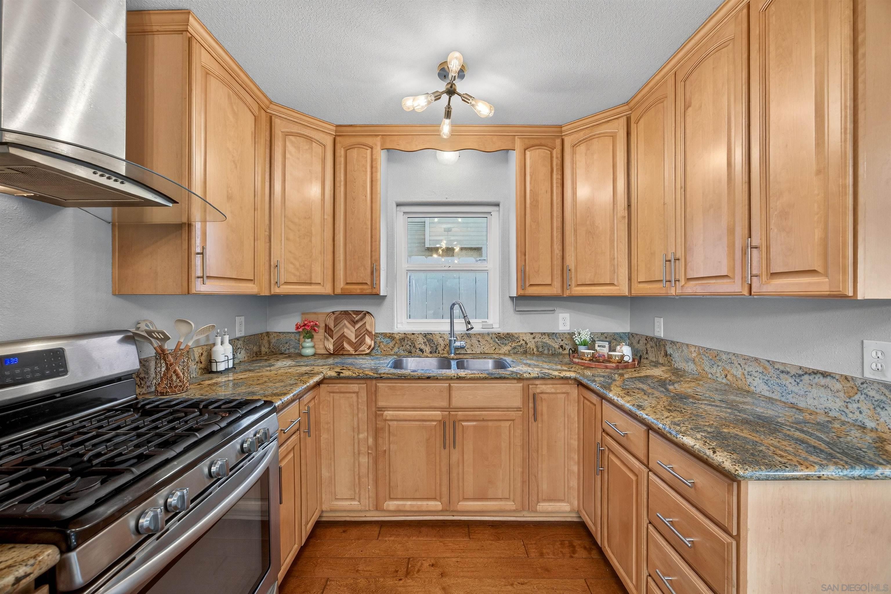 Detail Gallery Image 10 of 39 For 530  11th St, Imperial Beach,  CA 91932 - 2 Beds | 1 Baths