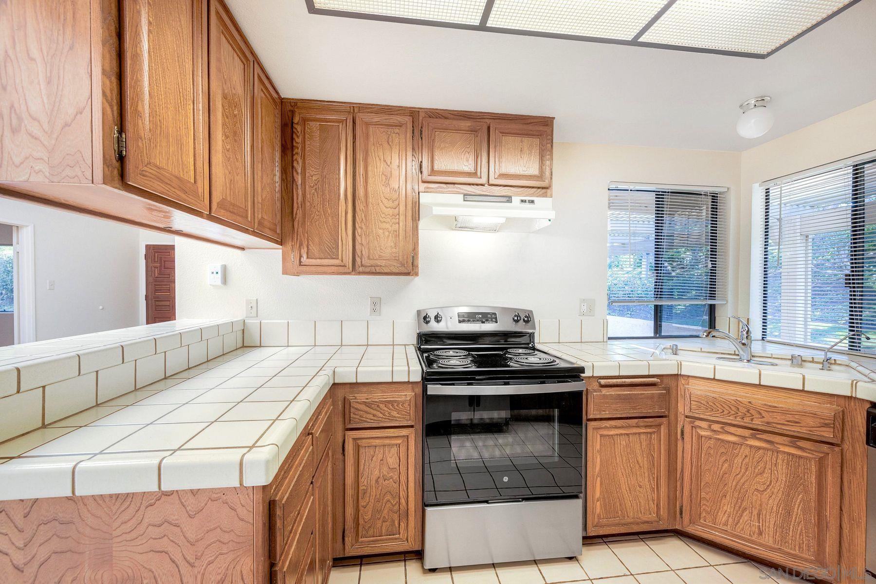 Detail Gallery Image 12 of 23 For 12767  Camino De La Breccia  79, San Diego,  CA 92128 - 3 Beds | 2 Baths