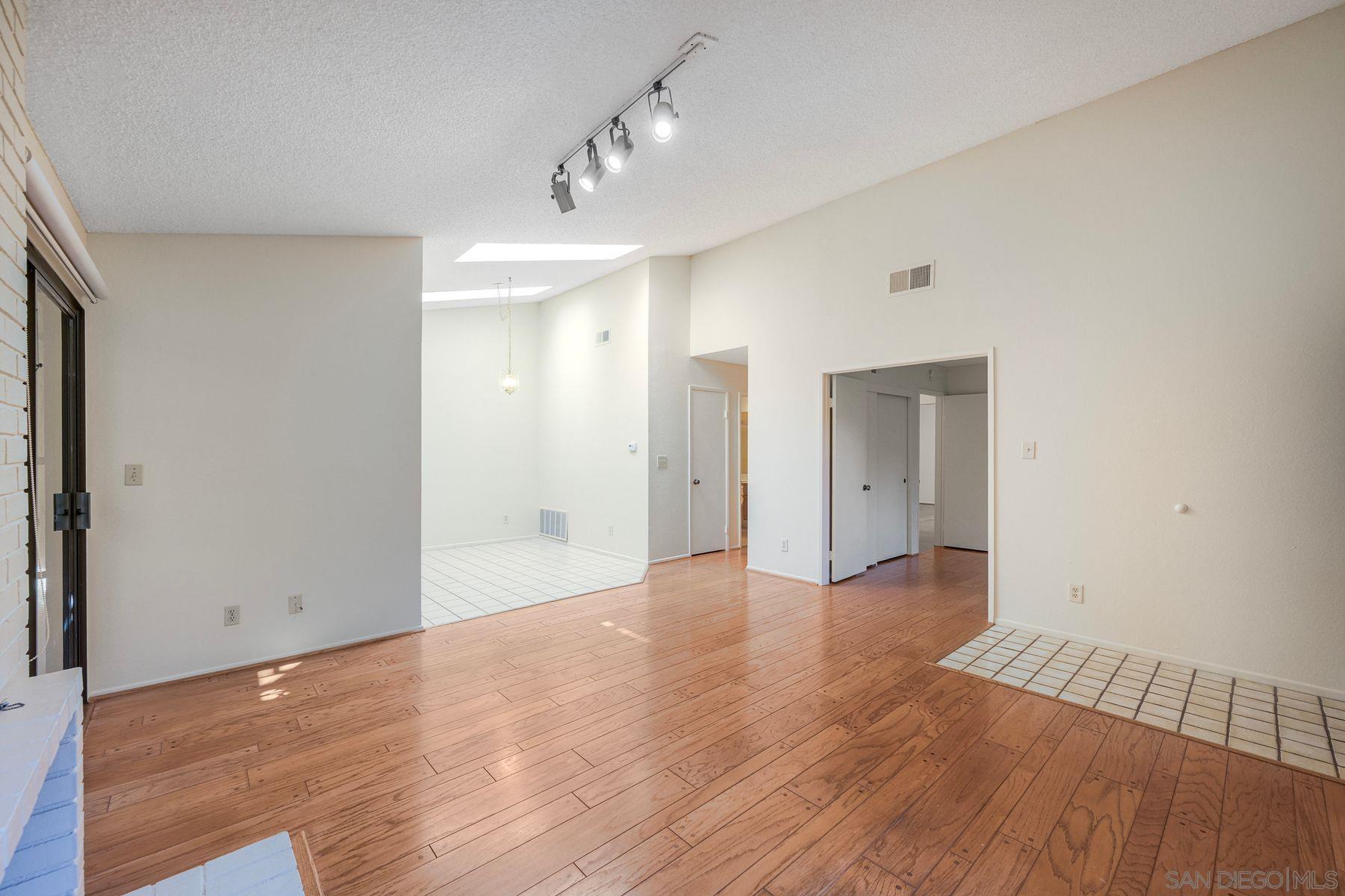 Detail Gallery Image 7 of 23 For 12767  Camino De La Breccia  79, San Diego,  CA 92128 - 3 Beds | 2 Baths