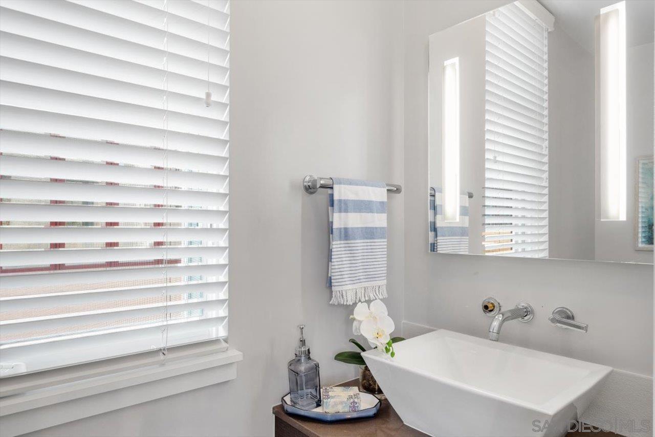 Detail Gallery Image 16 of 22 For 215  2nd Street  104, Encinitas,  CA 92024 - 2 Beds | 2/1 Baths