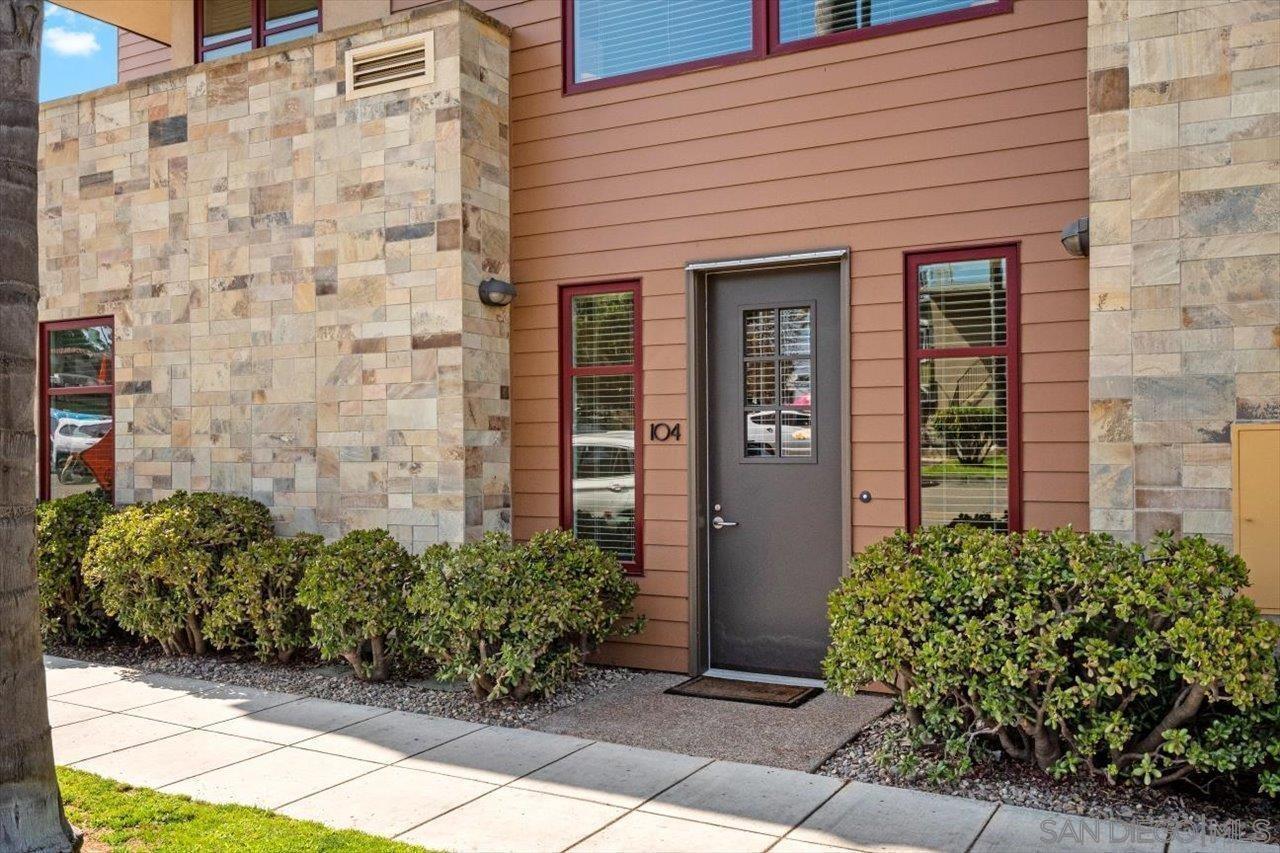 Detail Gallery Image 3 of 22 For 215  2nd Street  104, Encinitas,  CA 92024 - 2 Beds | 2/1 Baths