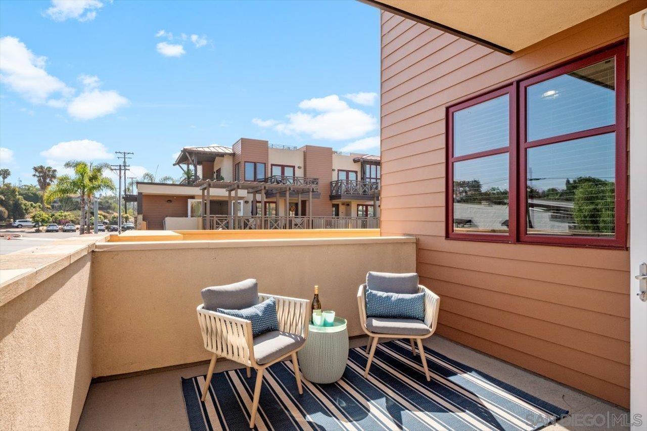 Detail Gallery Image 6 of 22 For 215  2nd Street  104, Encinitas,  CA 92024 - 2 Beds | 2/1 Baths