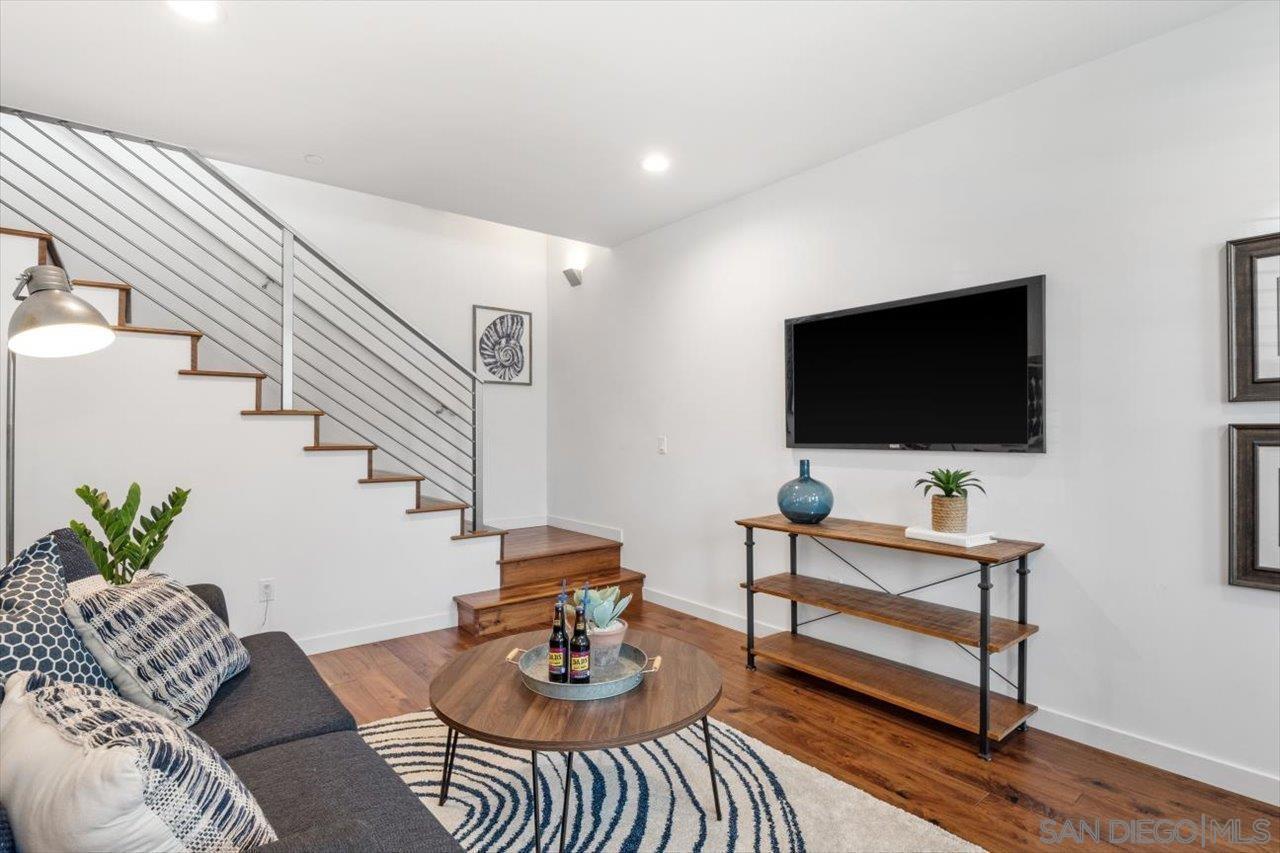 Detail Gallery Image 8 of 22 For 215  2nd Street  104, Encinitas,  CA 92024 - 2 Beds | 2/1 Baths